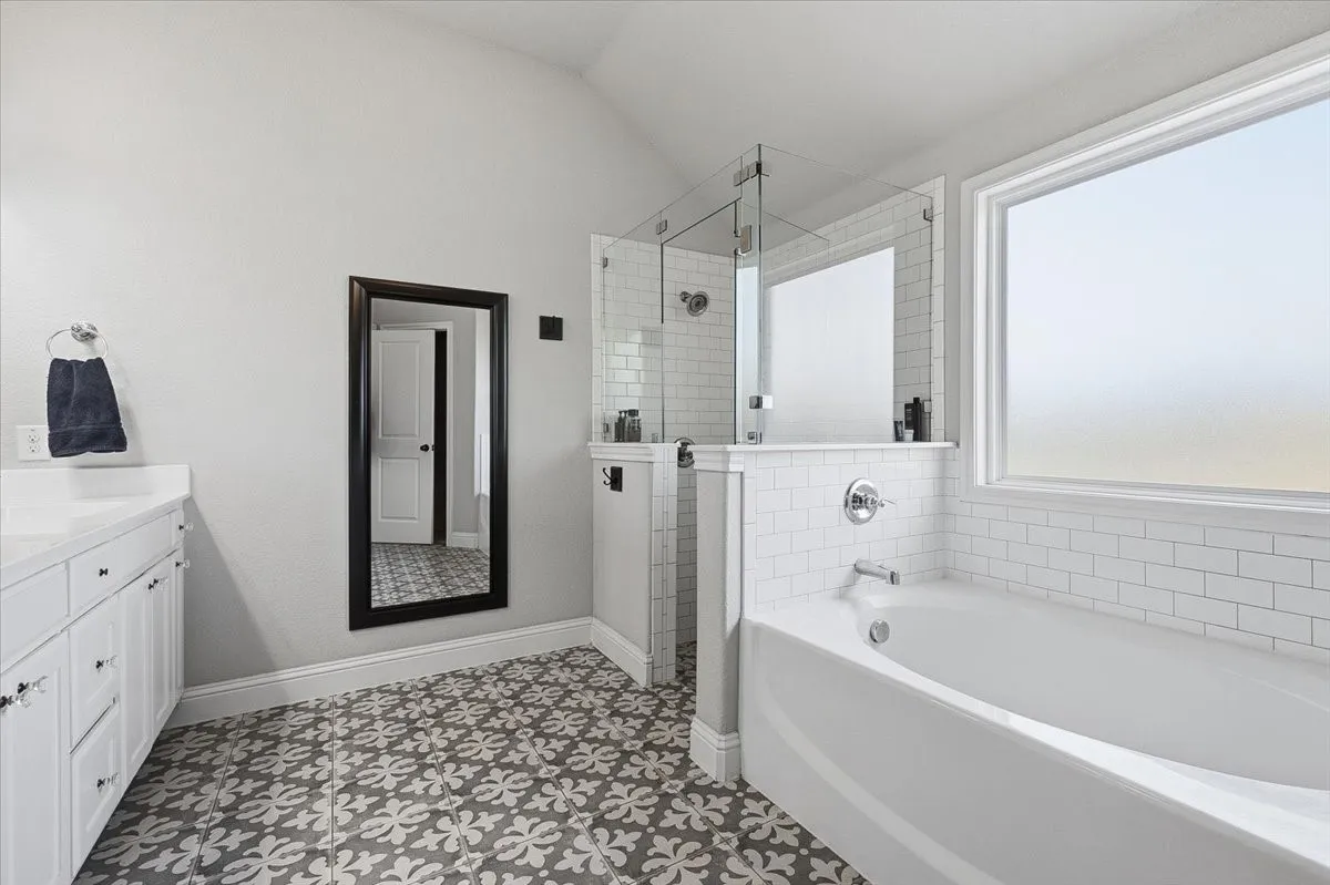 Single Family Residence For Sale in Parker County , 212 Blue Stem Lane, Aledo, Texas 76008, 4 Bedroom, 3 Bathroom, 2 Garage spaces, 2,730 Sqft, built in 2017, Preowned, mls#21180601, Real Estate Agent in Aledo, Homes For Sale in Parker county, Homes For Sale in Aledo, Realtor in Aledo Texas, Real Estate Brokerage Independent Realty Texas, Luminita Cordes Realtor