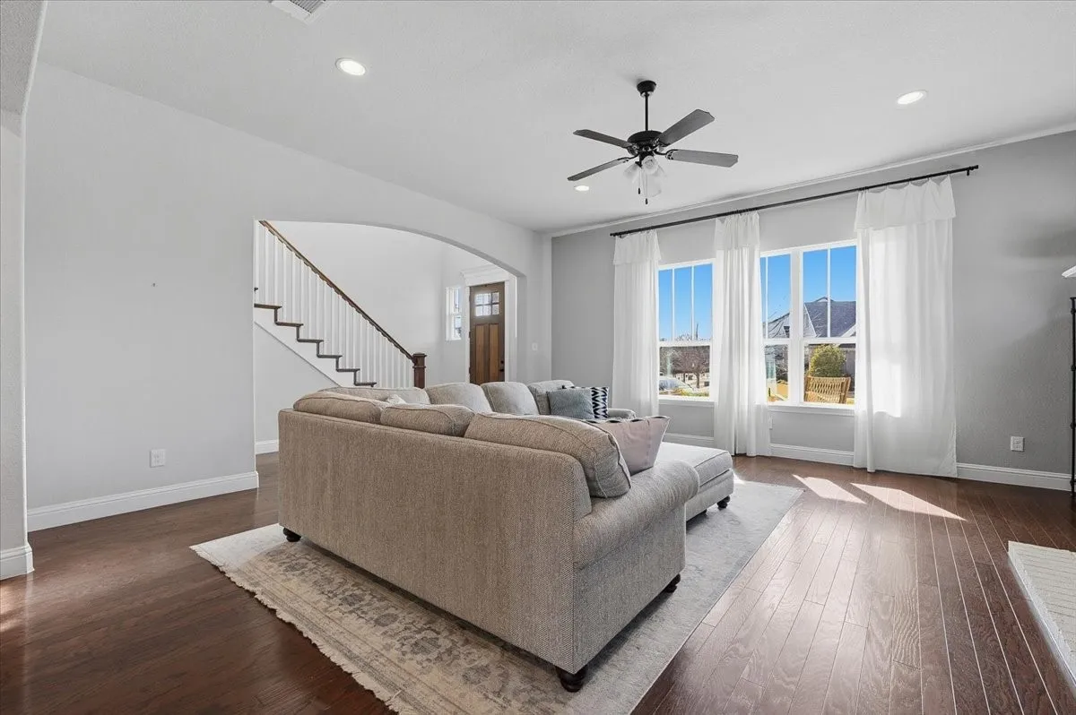 Single Family Residence For Sale in Parker County , 212 Blue Stem Lane, Aledo, Texas 76008, 4 Bedroom, 3 Bathroom, 2 Garage spaces, 2,730 Sqft, built in 2017, Preowned, mls#21180601, Real Estate Agent in Aledo, Homes For Sale in Parker county, Homes For Sale in Aledo, Realtor in Aledo Texas, Real Estate Brokerage Independent Realty Texas, Luminita Cordes Realtor
