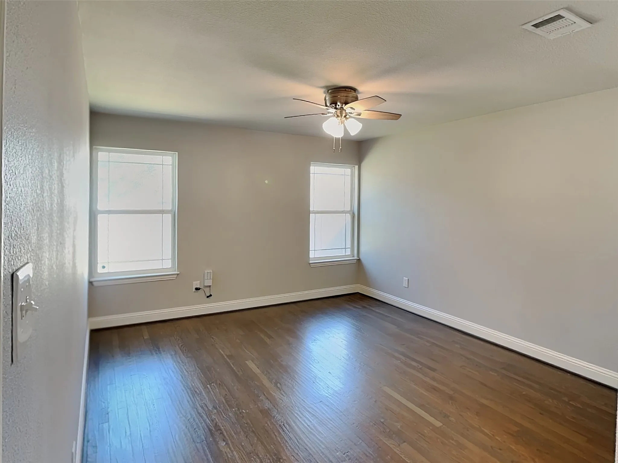 Single Family Residence For Rent in Tarrant County , 2828 Livingston Avenue, Fort Worth, Texas 76110, 4 Bedrooms, 3 Bathrooms, Garage spaces, 2,208 Sqft, built in 1955, Preowned, Price $3,500, mls#21180461, Real Estate Agent in Fort Worth, Homes For Rent in Tarrant county, Homes For Rent in Fort Worth, Realtor in Fort Worth Texas, Real Estate Brokerage Independent Realty Texas, Luminita Cordes Realtor