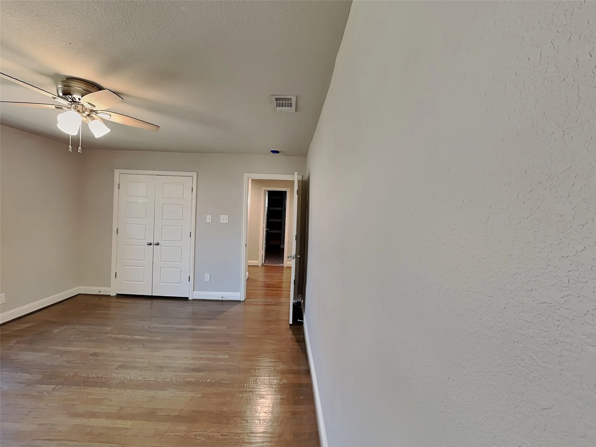 Single Family Residence For Rent in Tarrant County , 2828 Livingston Avenue, Fort Worth, Texas 76110, 4 Bedrooms, 3 Bathrooms, Garage spaces, 2,208 Sqft, built in 1955, Preowned, Price $3,500, mls#21180461, Real Estate Agent in Fort Worth, Homes For Rent in Tarrant county, Homes For Rent in Fort Worth, Realtor in Fort Worth Texas, Real Estate Brokerage Independent Realty Texas, Luminita Cordes Realtor