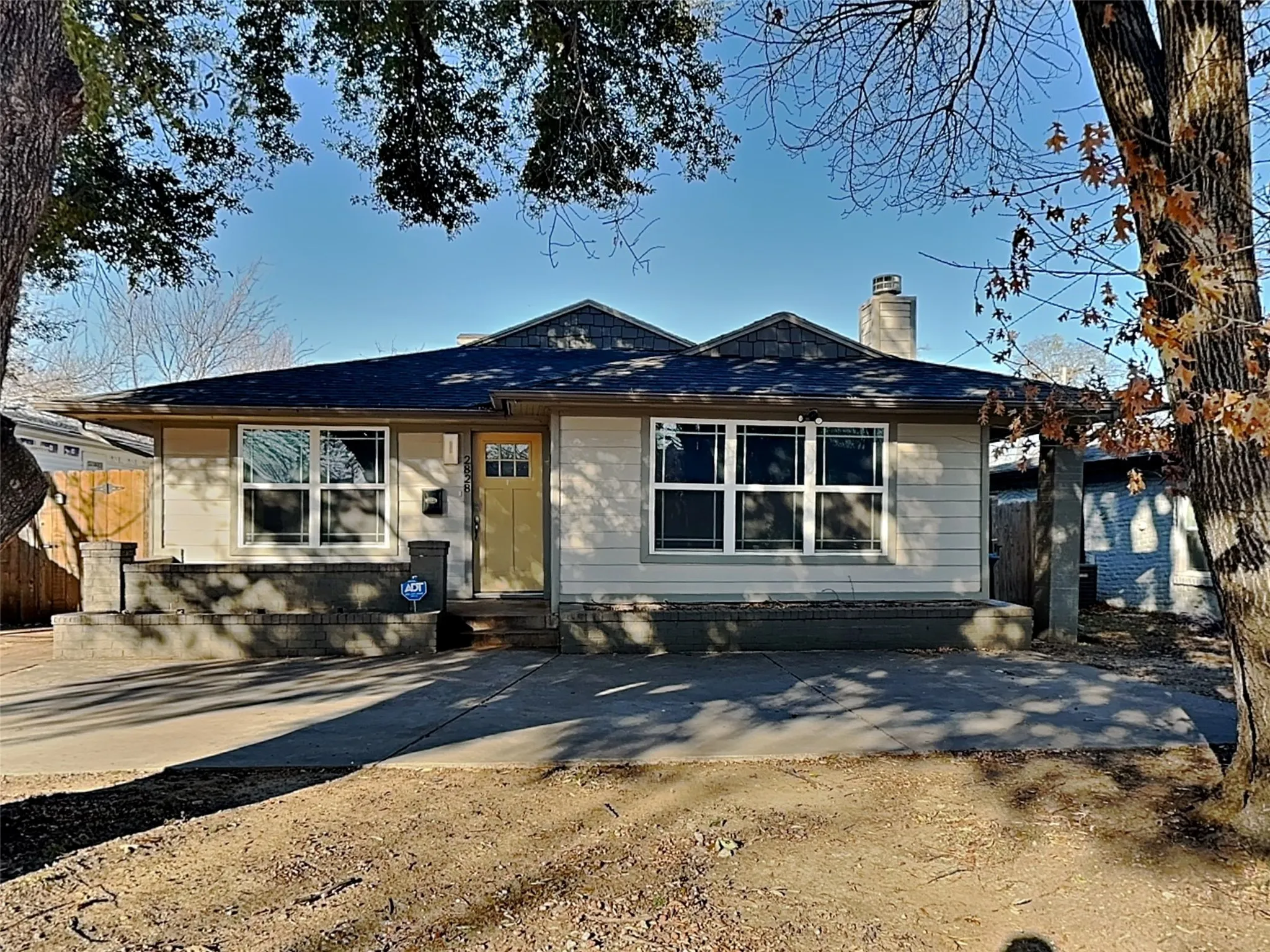 Single Family Residence For Rent in Tarrant County , 2828 Livingston Avenue, Fort Worth, Texas 76110, 4 Bedrooms, 3 Bathrooms, Garage spaces, 2,208 Sqft, built in 1955, Preowned, Price $3,500, mls#21180461, Real Estate Agent in Fort Worth, Homes For Rent in Tarrant county, Homes For Rent in Fort Worth, Realtor in Fort Worth Texas, Real Estate Brokerage Independent Realty Texas, Luminita Cordes Realtor