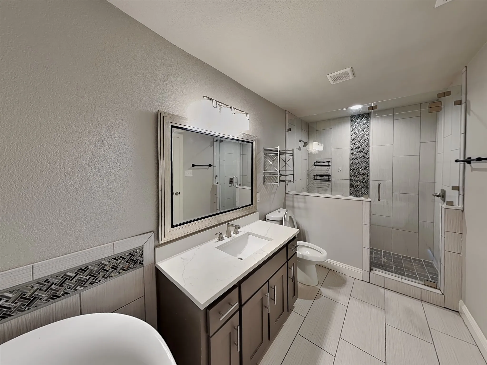 Single Family Residence For Rent in Tarrant County , 2828 Livingston Avenue, Fort Worth, Texas 76110, 4 Bedrooms, 3 Bathrooms, Garage spaces, 2,208 Sqft, built in 1955, Preowned, Price $3,500, mls#21180461, Real Estate Agent in Fort Worth, Homes For Rent in Tarrant county, Homes For Rent in Fort Worth, Realtor in Fort Worth Texas, Real Estate Brokerage Independent Realty Texas, Luminita Cordes Realtor