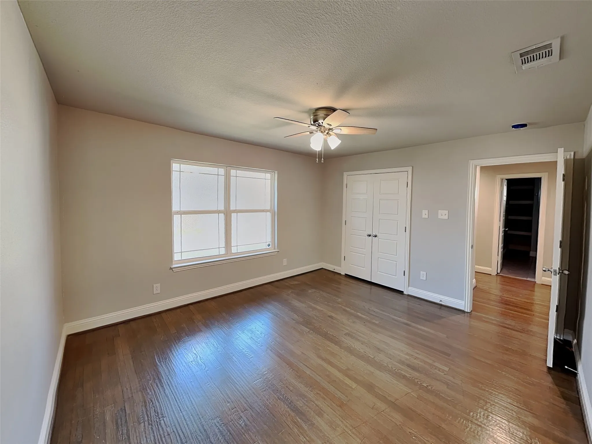 Single Family Residence For Rent in Tarrant County , 2828 Livingston Avenue, Fort Worth, Texas 76110, 4 Bedrooms, 3 Bathrooms, Garage spaces, 2,208 Sqft, built in 1955, Preowned, Price $3,500, mls#21180461, Real Estate Agent in Fort Worth, Homes For Rent in Tarrant county, Homes For Rent in Fort Worth, Realtor in Fort Worth Texas, Real Estate Brokerage Independent Realty Texas, Luminita Cordes Realtor