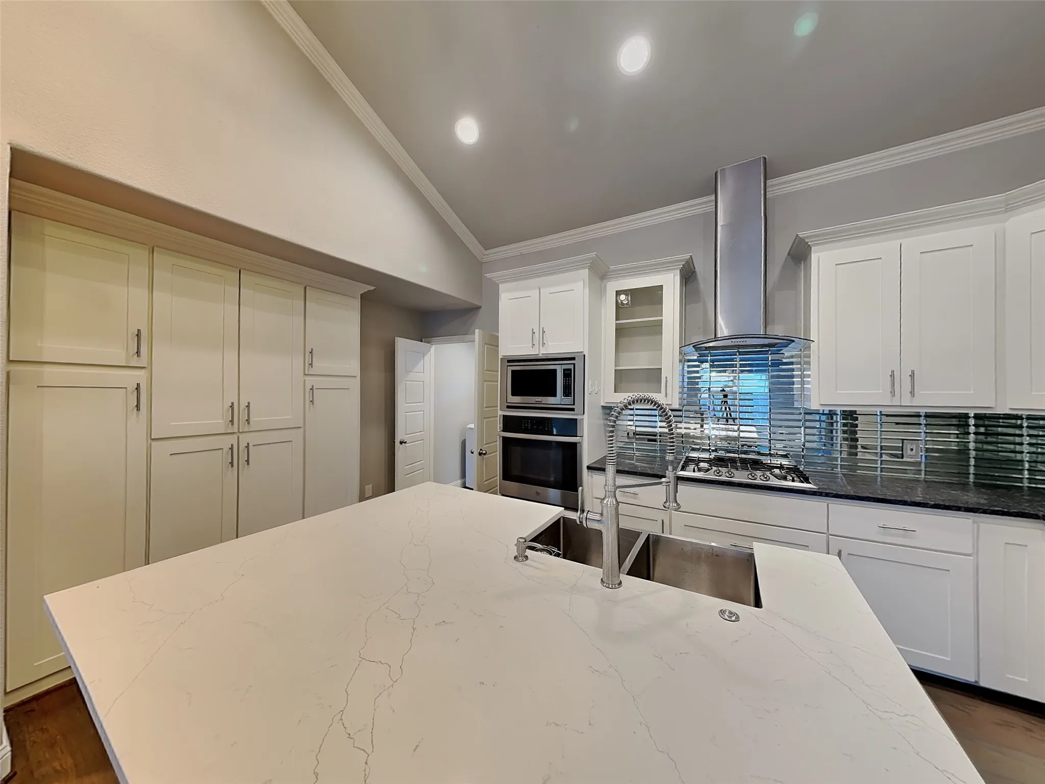 Single Family Residence For Rent in Tarrant County , 2828 Livingston Avenue, Fort Worth, Texas 76110, 4 Bedrooms, 3 Bathrooms, Garage spaces, 2,208 Sqft, built in 1955, Preowned, Price $3,500, mls#21180461, Real Estate Agent in Fort Worth, Homes For Rent in Tarrant county, Homes For Rent in Fort Worth, Realtor in Fort Worth Texas, Real Estate Brokerage Independent Realty Texas, Luminita Cordes Realtor