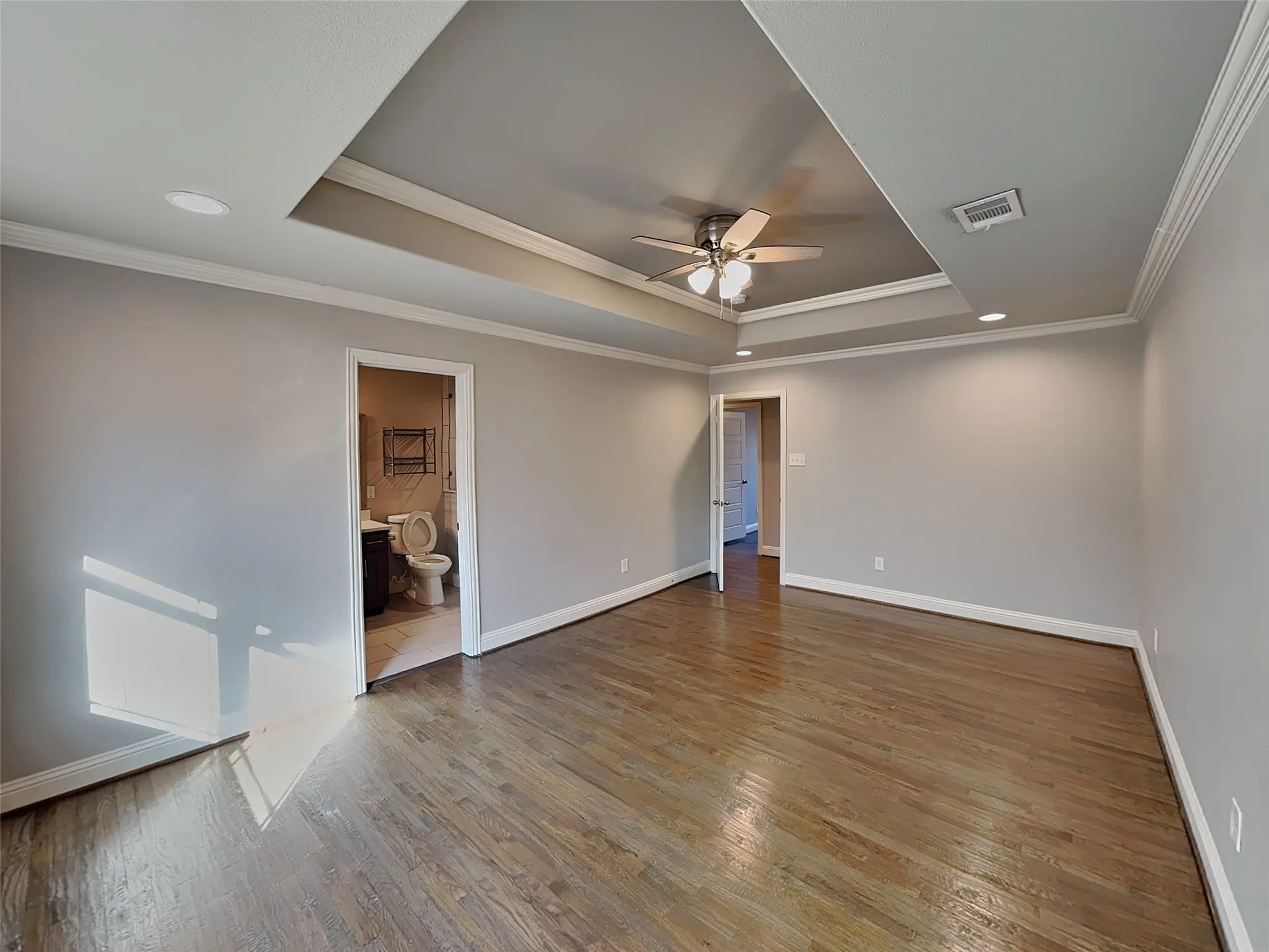 Single Family Residence For Rent in Tarrant County , 2828 Livingston Avenue, Fort Worth, Texas 76110, 4 Bedrooms, 3 Bathrooms, Garage spaces, 2,208 Sqft, built in 1955, Preowned, Price $3,500, mls#21180461, Real Estate Agent in Fort Worth, Homes For Rent in Tarrant county, Homes For Rent in Fort Worth, Realtor in Fort Worth Texas, Real Estate Brokerage Independent Realty Texas, Luminita Cordes Realtor