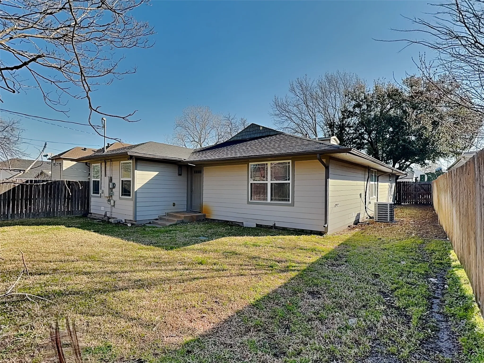 Single Family Residence For Rent in Tarrant County , 2828 Livingston Avenue, Fort Worth, Texas 76110, 4 Bedrooms, 3 Bathrooms, Garage spaces, 2,208 Sqft, built in 1955, Preowned, Price $3,500, mls#21180461, Real Estate Agent in Fort Worth, Homes For Rent in Tarrant county, Homes For Rent in Fort Worth, Realtor in Fort Worth Texas, Real Estate Brokerage Independent Realty Texas, Luminita Cordes Realtor