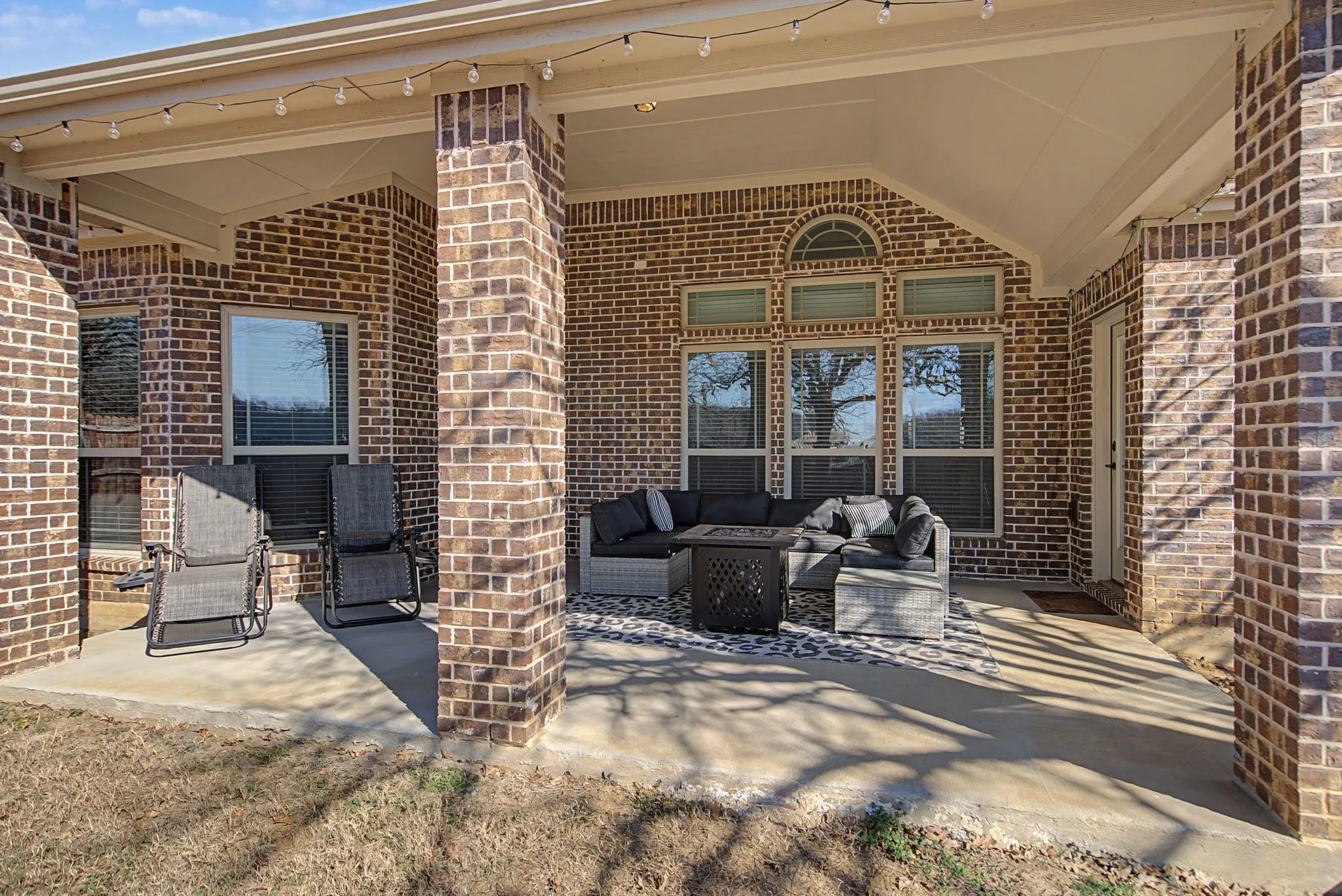 View of patio featuring an outdoor lounge area