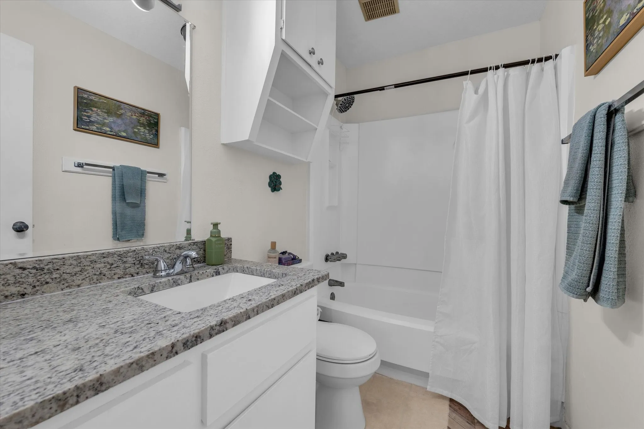 Condominium For Sale in Mc Lennan County , 1421 S 12th Street 103, Waco, Texas 76706, 2 Bedroom, 2 Bathroom, 1 Garage spaces, 832 Sqft, built in 1984, mls#21175691, Real Estate Agent in Waco, Homes For Sale in Mc Lennan county, Homes For Sale in Waco, Realtor in Waco Texas, Real Estate Brokerage Independent Realty Texas, Luminita Cordes Realtor