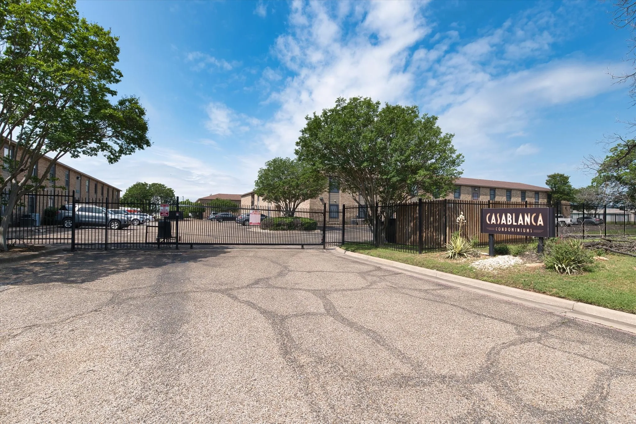 Condominium For Sale in Mc Lennan County , 1421 S 12th Street 103, Waco, Texas 76706, 2 Bedroom, 2 Bathroom, 1 Garage spaces, 832 Sqft, built in 1984, mls#21175691, Real Estate Agent in Waco, Homes For Sale in Mc Lennan county, Homes For Sale in Waco, Realtor in Waco Texas, Real Estate Brokerage Independent Realty Texas, Luminita Cordes Realtor