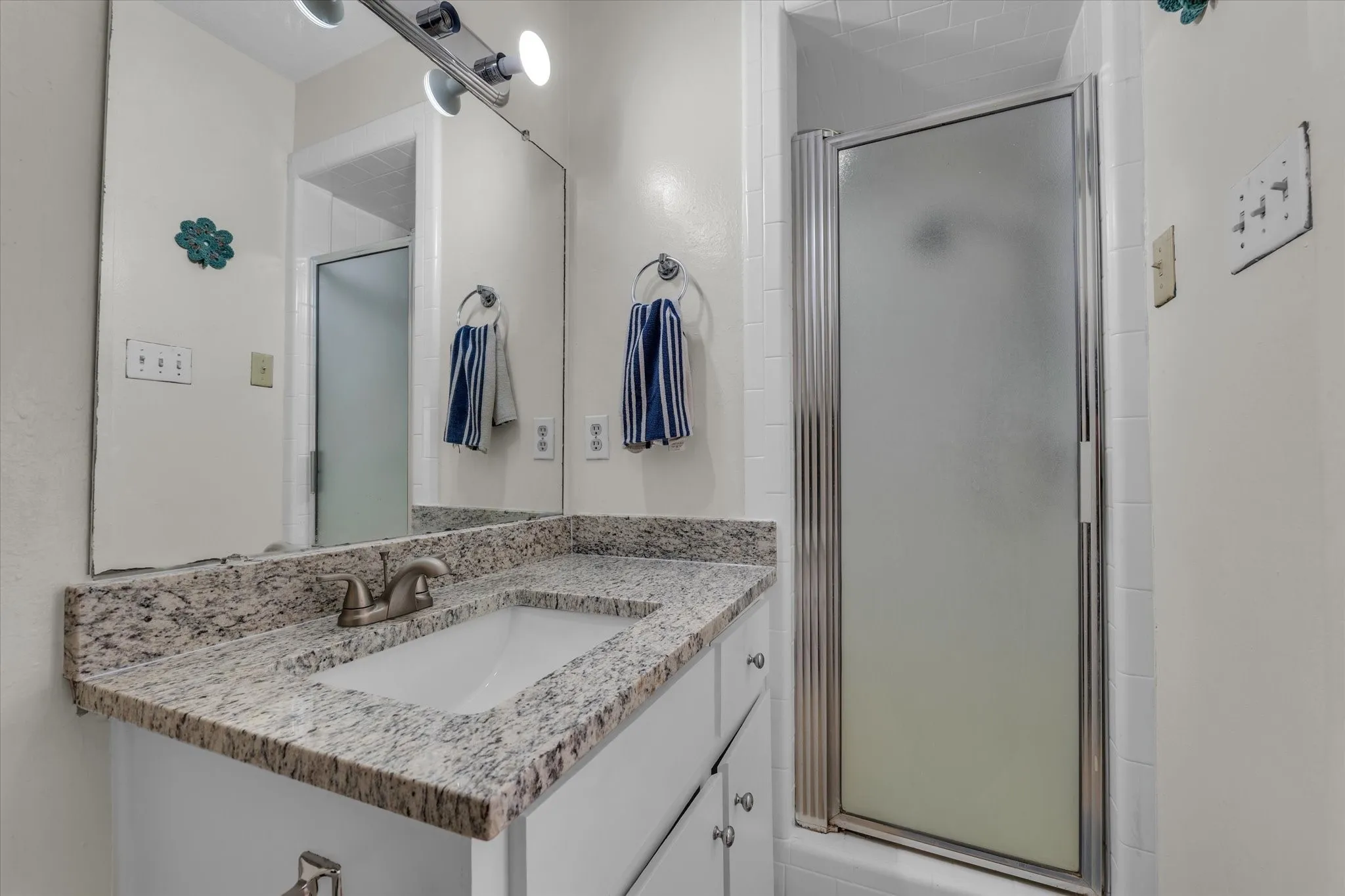 Condominium For Sale in Mc Lennan County , 1421 S 12th Street 103, Waco, Texas 76706, 2 Bedroom, 2 Bathroom, 1 Garage spaces, 832 Sqft, built in 1984, mls#21175691, Real Estate Agent in Waco, Homes For Sale in Mc Lennan county, Homes For Sale in Waco, Realtor in Waco Texas, Real Estate Brokerage Independent Realty Texas, Luminita Cordes Realtor