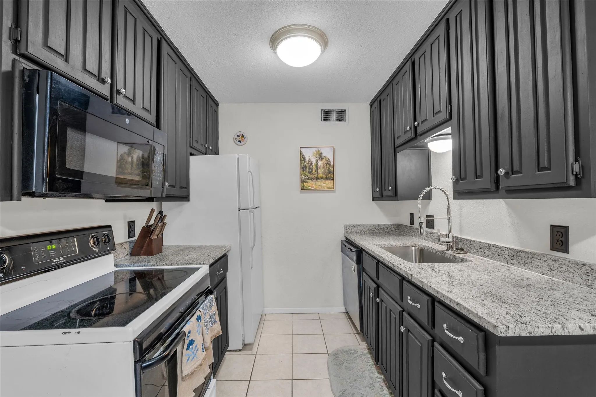 Condominium For Sale in Mc Lennan County , 1421 S 12th Street 103, Waco, Texas 76706, 2 Bedroom, 2 Bathroom, 1 Garage spaces, 832 Sqft, built in 1984, mls#21175691, Real Estate Agent in Waco, Homes For Sale in Mc Lennan county, Homes For Sale in Waco, Realtor in Waco Texas, Real Estate Brokerage Independent Realty Texas, Luminita Cordes Realtor