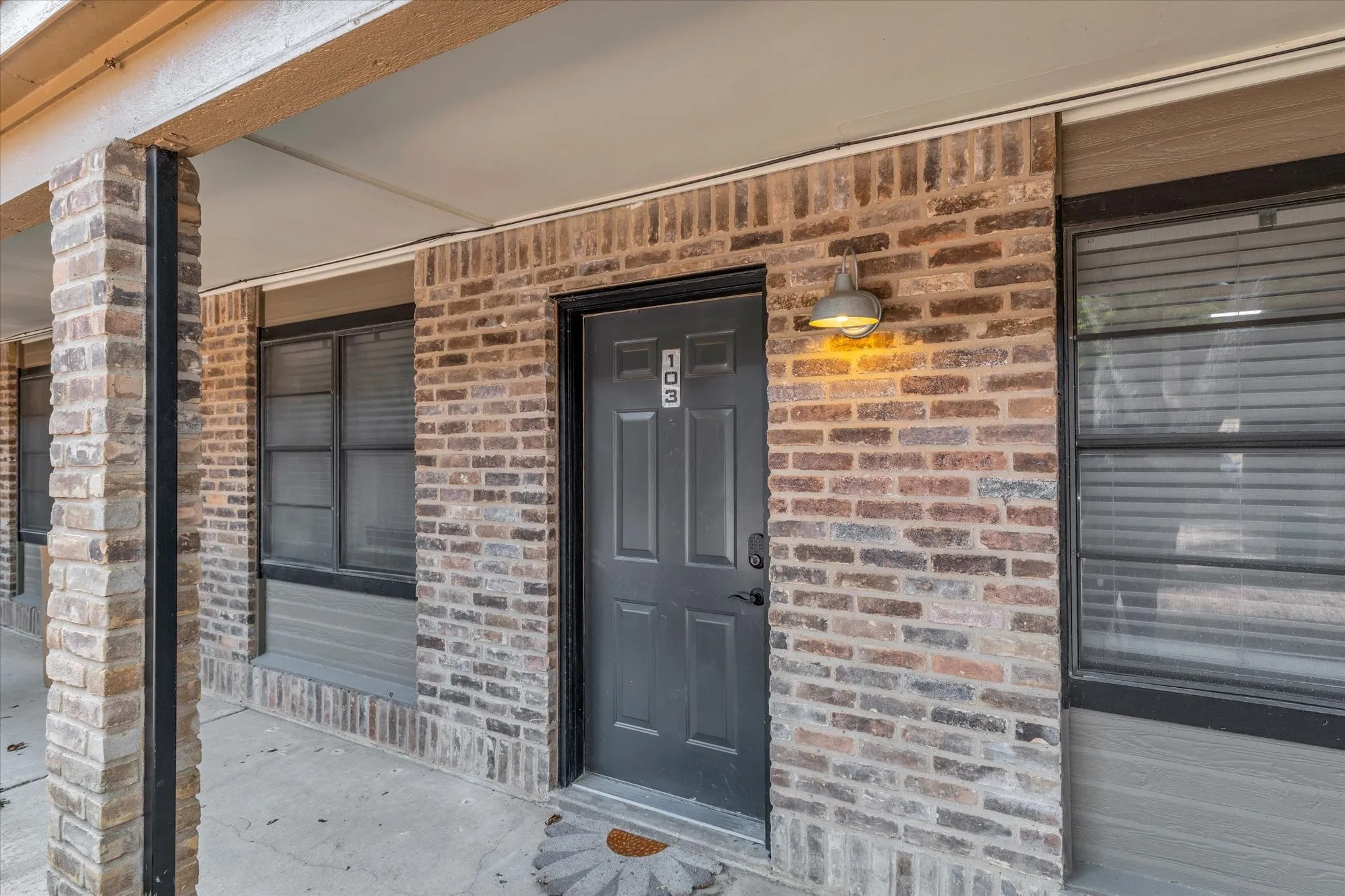 Condominium For Sale in Mc Lennan County , 1421 S 12th Street 103, Waco, Texas 76706, 2 Bedroom, 2 Bathroom, 1 Garage spaces, 832 Sqft, built in 1984, mls#21175691, Real Estate Agent in Waco, Homes For Sale in Mc Lennan county, Homes For Sale in Waco, Realtor in Waco Texas, Real Estate Brokerage Independent Realty Texas, Luminita Cordes Realtor