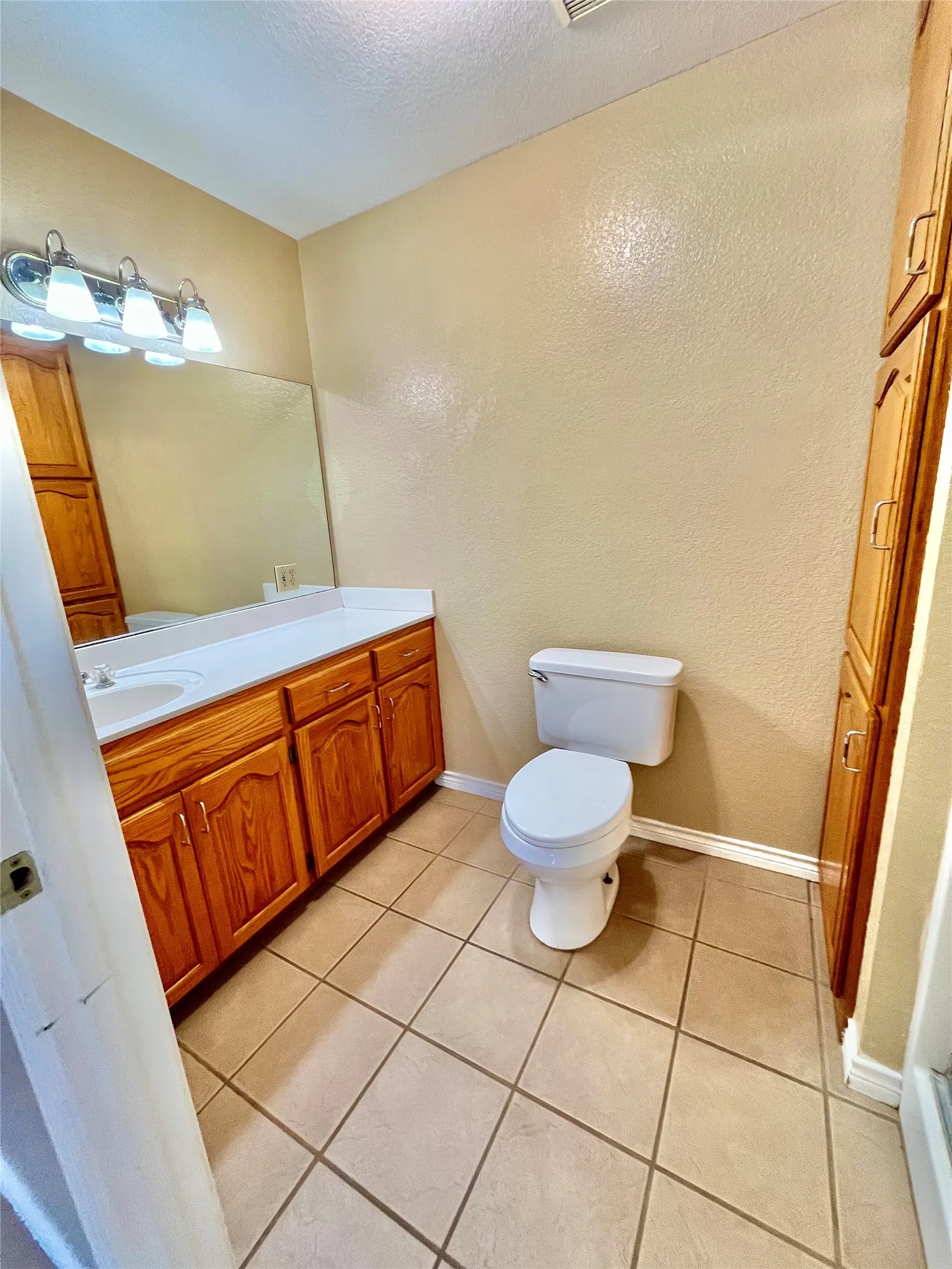 Farm For Sale in Hamilton County , 1340 N US Hwy 281, Hamilton, Texas 76531, 3 Bedroom, 2 Bathroom, 2 Garage spaces, 1,891 Sqft, built in 2002, mls#21179407, Real Estate Agent in Hamilton, Homes For Sale in Hamilton county, Homes For Sale in Hamilton, Realtor in Hamilton Texas, Real Estate Brokerage Independent Realty Texas, Luminita Cordes Realtor