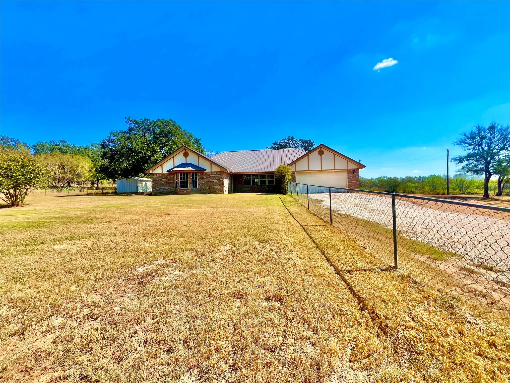 Farm For Sale in Hamilton County , 1340 N US Hwy 281, Hamilton, Texas 76531, 3 Bedroom, 2 Bathroom, 2 Garage spaces, 1,891 Sqft, built in 2002, mls#21179407, Real Estate Agent in Hamilton, Homes For Sale in Hamilton county, Homes For Sale in Hamilton, Realtor in Hamilton Texas, Real Estate Brokerage Independent Realty Texas, Luminita Cordes Realtor