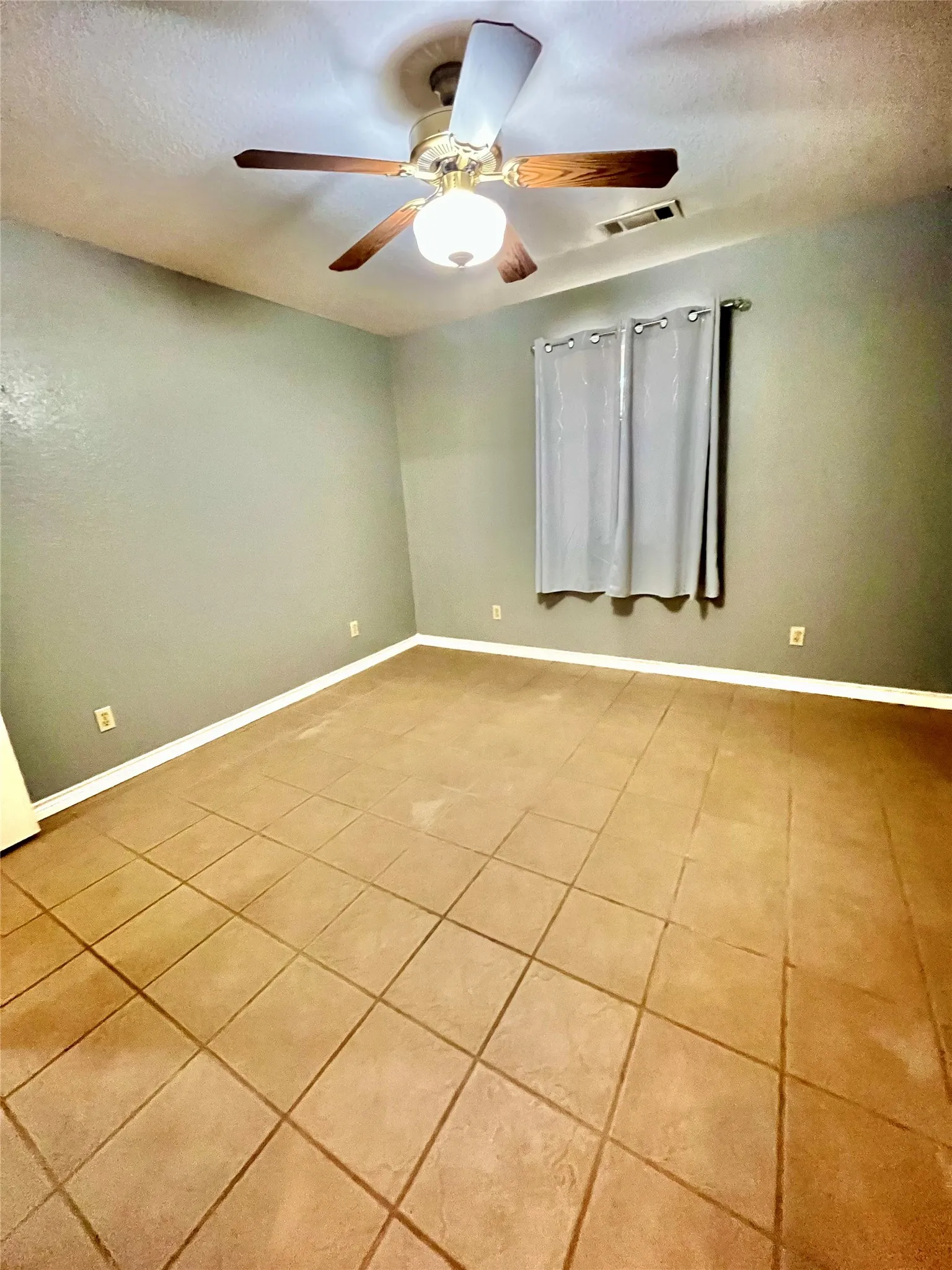 Farm For Sale in Hamilton County , 1340 N US Hwy 281, Hamilton, Texas 76531, 3 Bedroom, 2 Bathroom, 2 Garage spaces, 1,891 Sqft, built in 2002, mls#21179407, Real Estate Agent in Hamilton, Homes For Sale in Hamilton county, Homes For Sale in Hamilton, Realtor in Hamilton Texas, Real Estate Brokerage Independent Realty Texas, Luminita Cordes Realtor