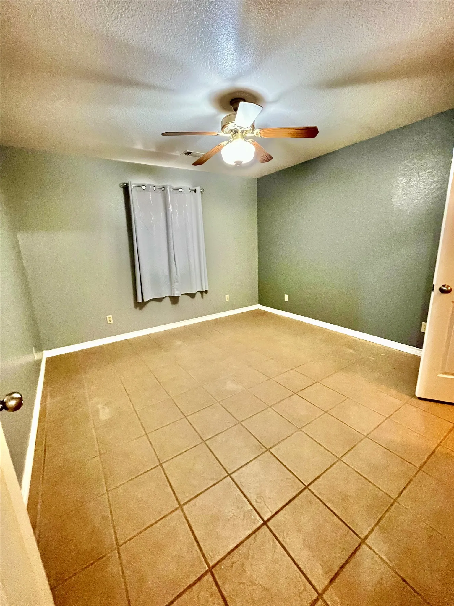 Farm For Sale in Hamilton County , 1340 N US Hwy 281, Hamilton, Texas 76531, 3 Bedroom, 2 Bathroom, 2 Garage spaces, 1,891 Sqft, built in 2002, mls#21179407, Real Estate Agent in Hamilton, Homes For Sale in Hamilton county, Homes For Sale in Hamilton, Realtor in Hamilton Texas, Real Estate Brokerage Independent Realty Texas, Luminita Cordes Realtor