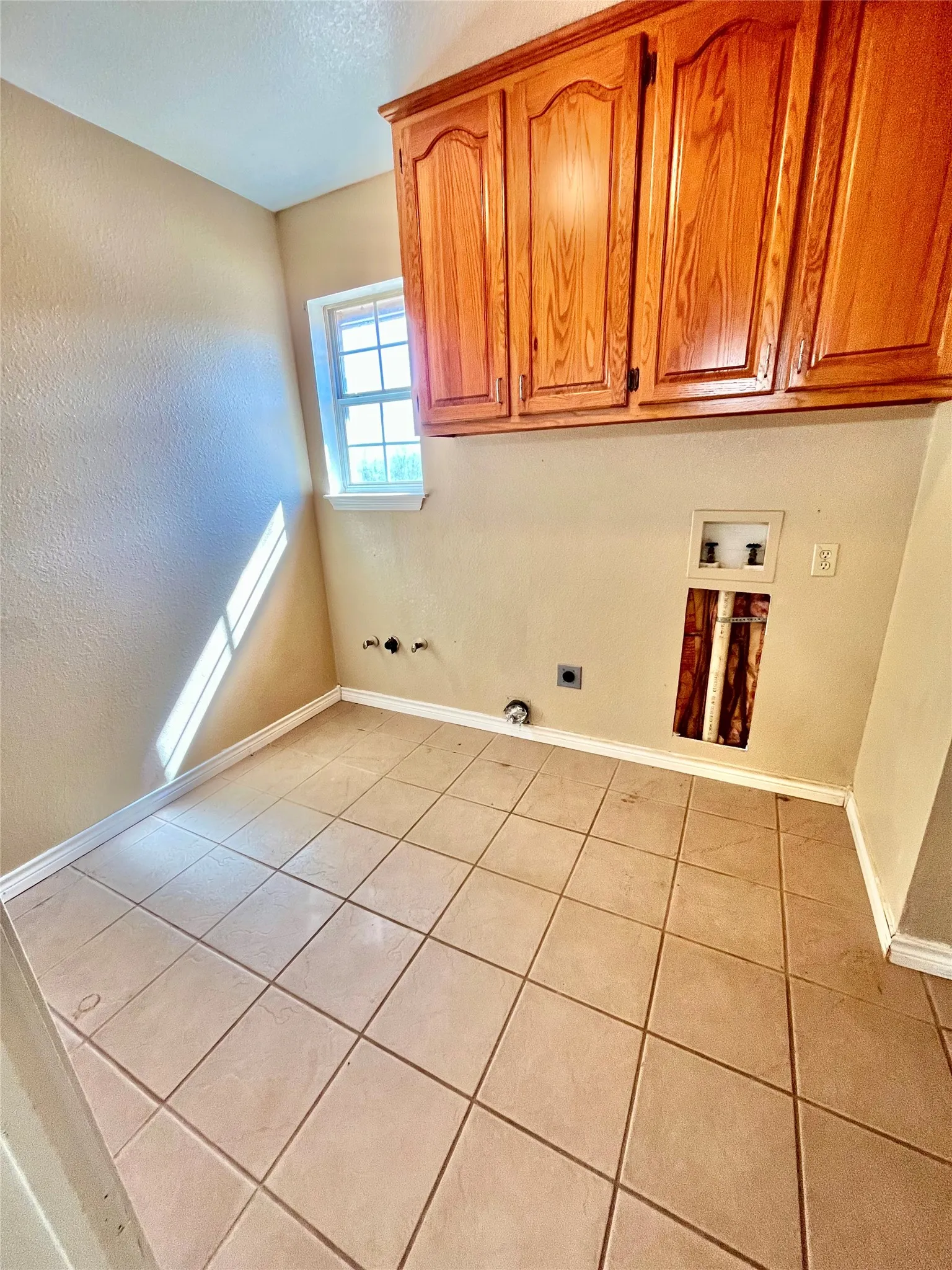 Farm For Sale in Hamilton County , 1340 N US Hwy 281, Hamilton, Texas 76531, 3 Bedroom, 2 Bathroom, 2 Garage spaces, 1,891 Sqft, built in 2002, mls#21179407, Real Estate Agent in Hamilton, Homes For Sale in Hamilton county, Homes For Sale in Hamilton, Realtor in Hamilton Texas, Real Estate Brokerage Independent Realty Texas, Luminita Cordes Realtor