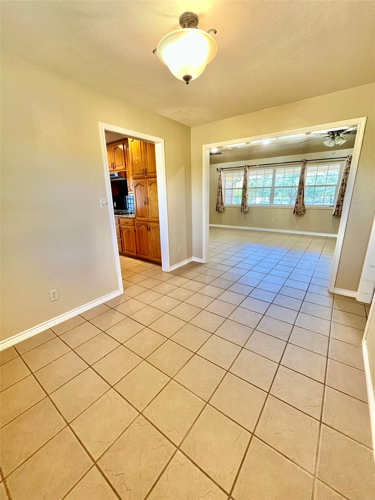 Farm For Sale in Hamilton County , 1340 N US Hwy 281, Hamilton, Texas 76531, 3 Bedroom, 2 Bathroom, 2 Garage spaces, 1,891 Sqft, built in 2002, mls#21179407, Real Estate Agent in Hamilton, Homes For Sale in Hamilton county, Homes For Sale in Hamilton, Realtor in Hamilton Texas, Real Estate Brokerage Independent Realty Texas, Luminita Cordes Realtor