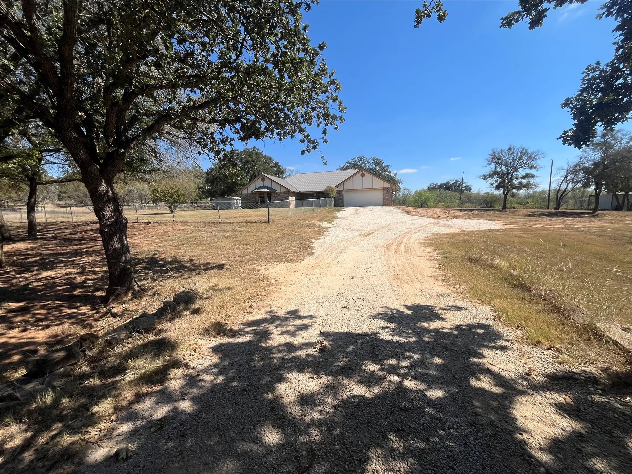 Farm For Sale in Hamilton County , 1340 N US Hwy 281, Hamilton, Texas 76531, 3 Bedroom, 2 Bathroom, 2 Garage spaces, 1,891 Sqft, built in 2002, mls#21179407, Real Estate Agent in Hamilton, Homes For Sale in Hamilton county, Homes For Sale in Hamilton, Realtor in Hamilton Texas, Real Estate Brokerage Independent Realty Texas, Luminita Cordes Realtor