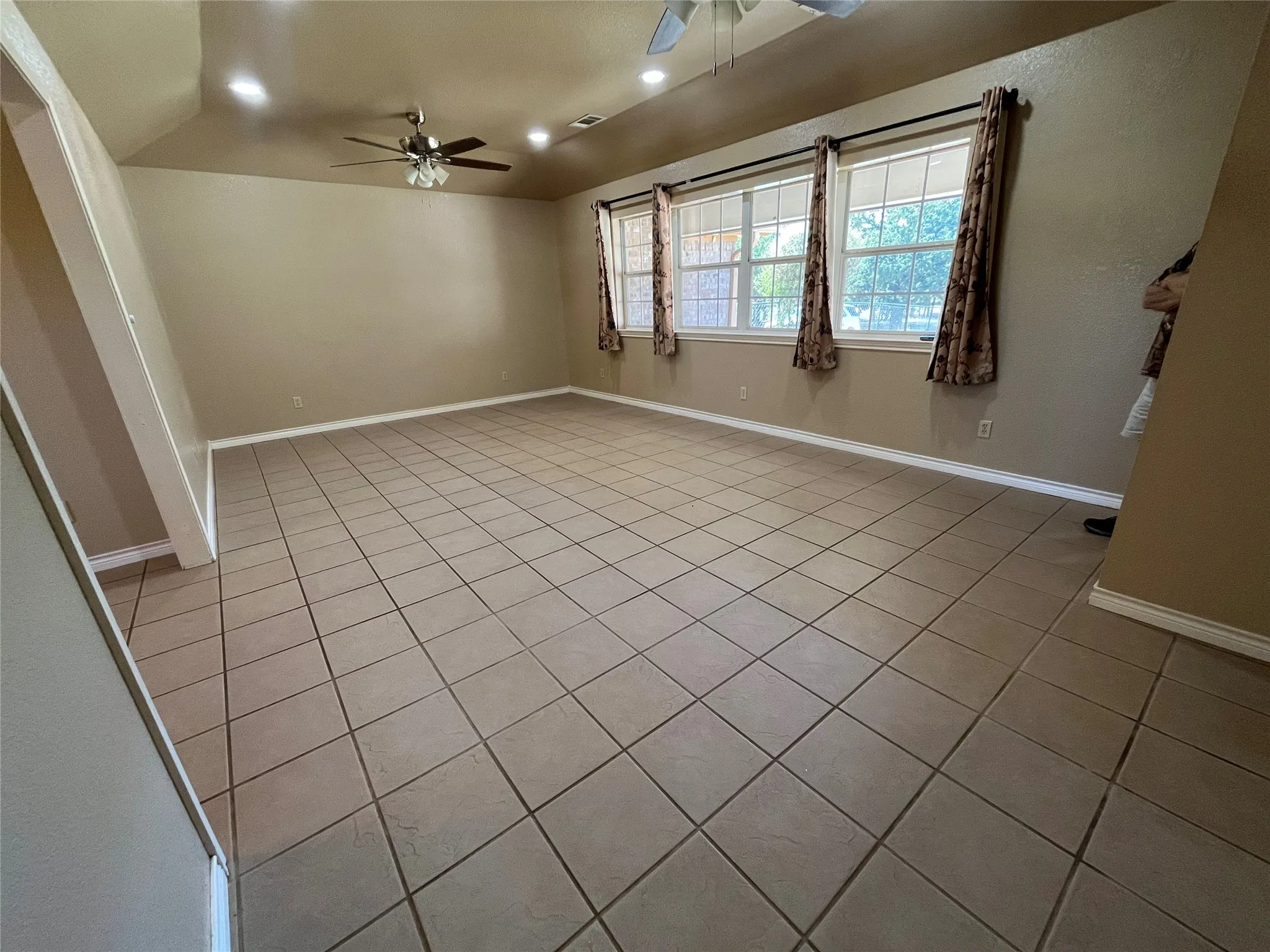 Farm For Sale in Hamilton County , 1340 N US Hwy 281, Hamilton, Texas 76531, 3 Bedroom, 2 Bathroom, 2 Garage spaces, 1,891 Sqft, built in 2002, mls#21179407, Real Estate Agent in Hamilton, Homes For Sale in Hamilton county, Homes For Sale in Hamilton, Realtor in Hamilton Texas, Real Estate Brokerage Independent Realty Texas, Luminita Cordes Realtor