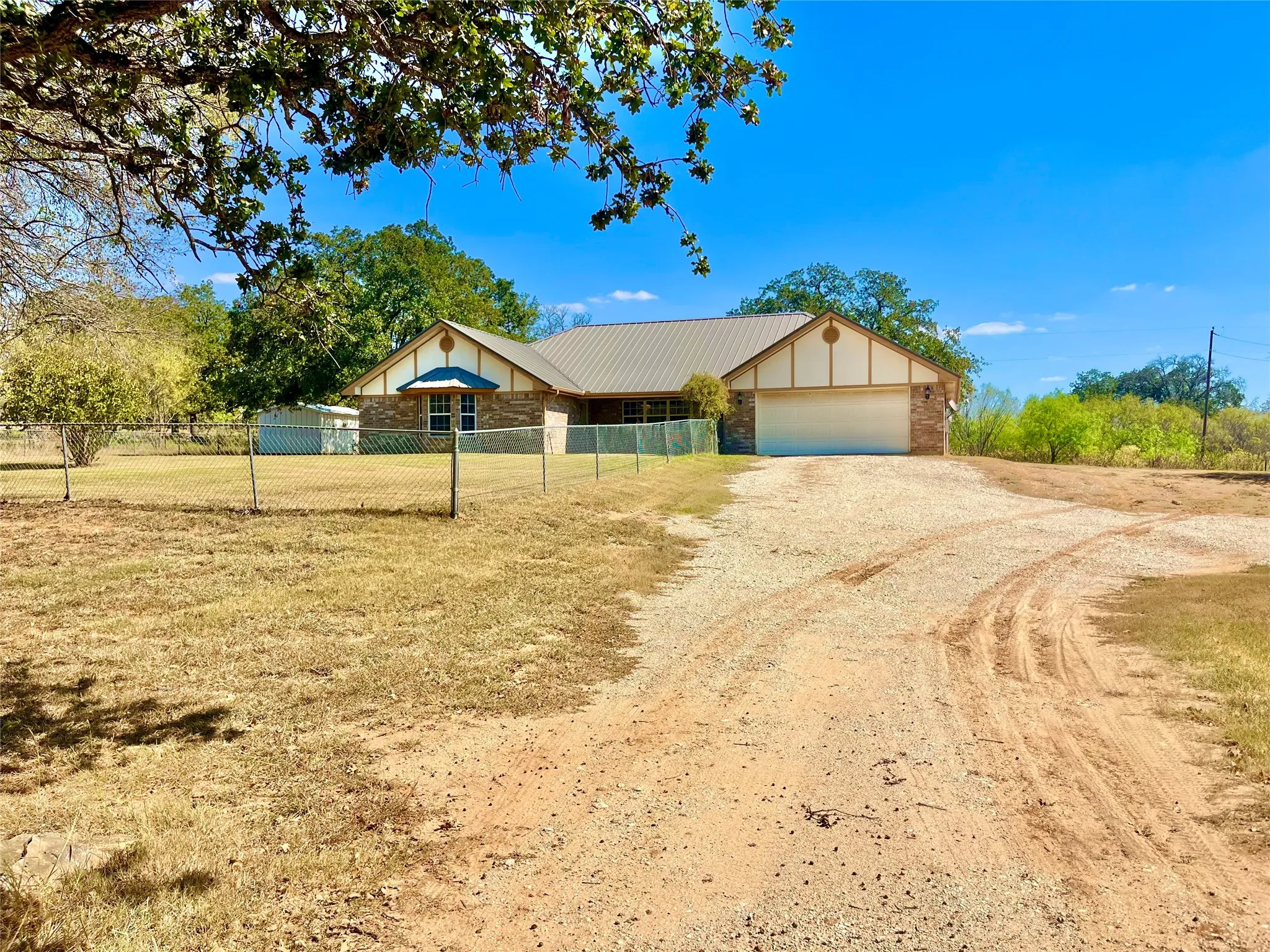 Farm For Sale in Hamilton County , 1340 N US Hwy 281, Hamilton, Texas 76531, 3 Bedroom, 2 Bathroom, 2 Garage spaces, 1,891 Sqft, built in 2002, mls#21179407, Real Estate Agent in Hamilton, Homes For Sale in Hamilton county, Homes For Sale in Hamilton, Realtor in Hamilton Texas, Real Estate Brokerage Independent Realty Texas, Luminita Cordes Realtor