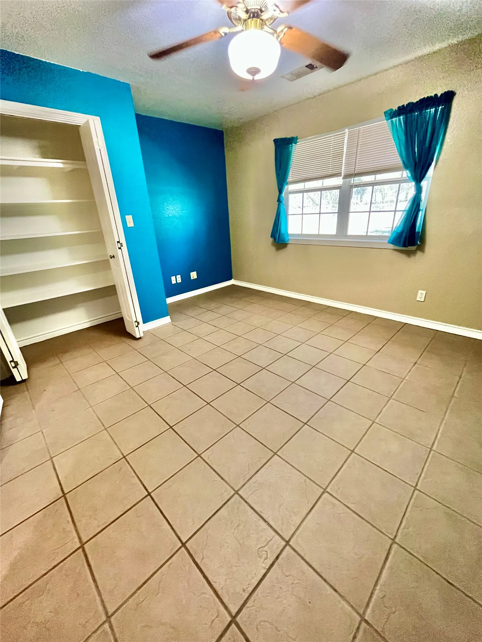 Farm For Sale in Hamilton County , 1340 N US Hwy 281, Hamilton, Texas 76531, 3 Bedroom, 2 Bathroom, 2 Garage spaces, 1,891 Sqft, built in 2002, mls#21179407, Real Estate Agent in Hamilton, Homes For Sale in Hamilton county, Homes For Sale in Hamilton, Realtor in Hamilton Texas, Real Estate Brokerage Independent Realty Texas, Luminita Cordes Realtor