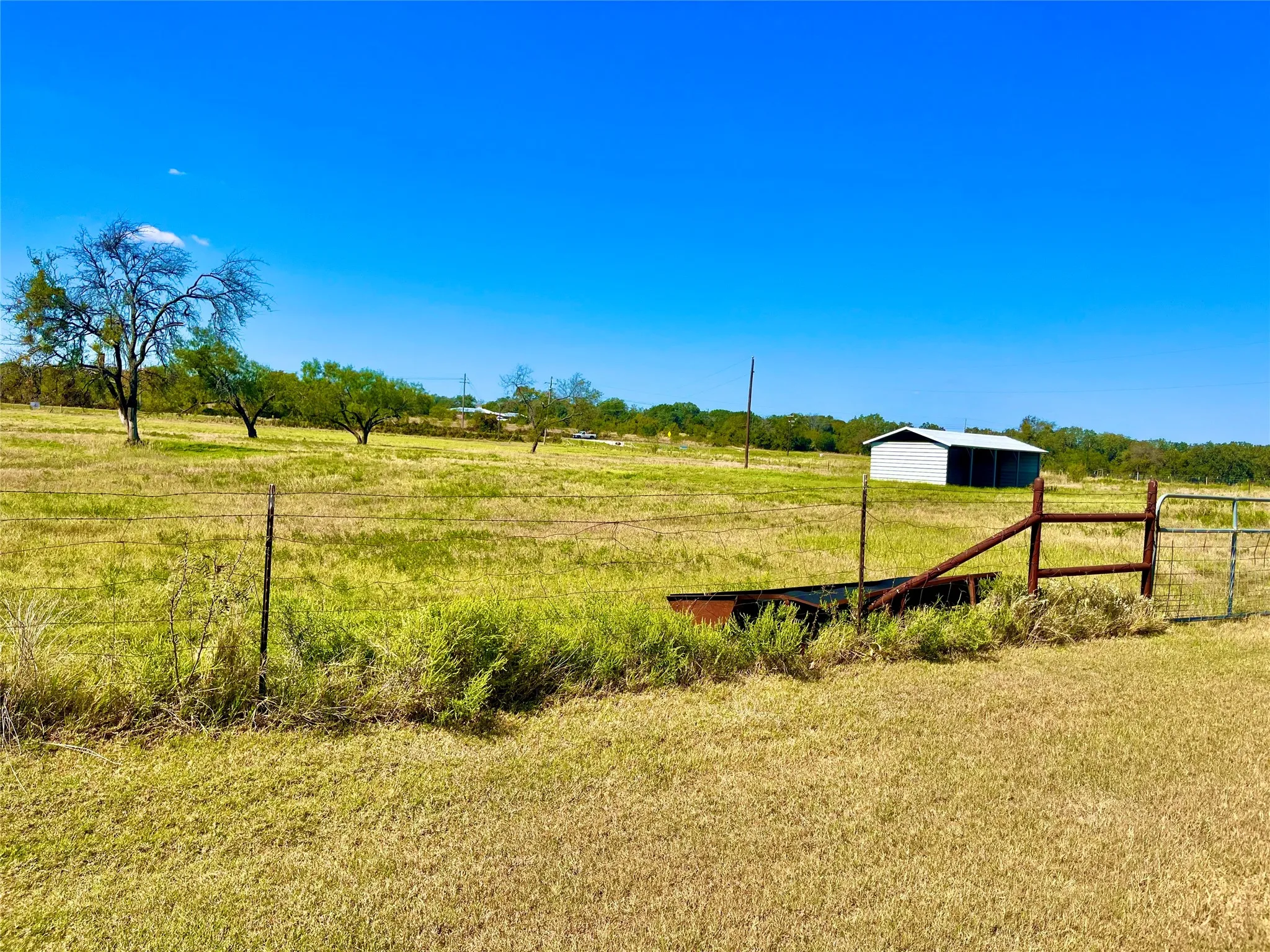 Farm For Sale in Hamilton County , 1340 N US Hwy 281, Hamilton, Texas 76531, 3 Bedroom, 2 Bathroom, 2 Garage spaces, 1,891 Sqft, built in 2002, mls#21179407, Real Estate Agent in Hamilton, Homes For Sale in Hamilton county, Homes For Sale in Hamilton, Realtor in Hamilton Texas, Real Estate Brokerage Independent Realty Texas, Luminita Cordes Realtor