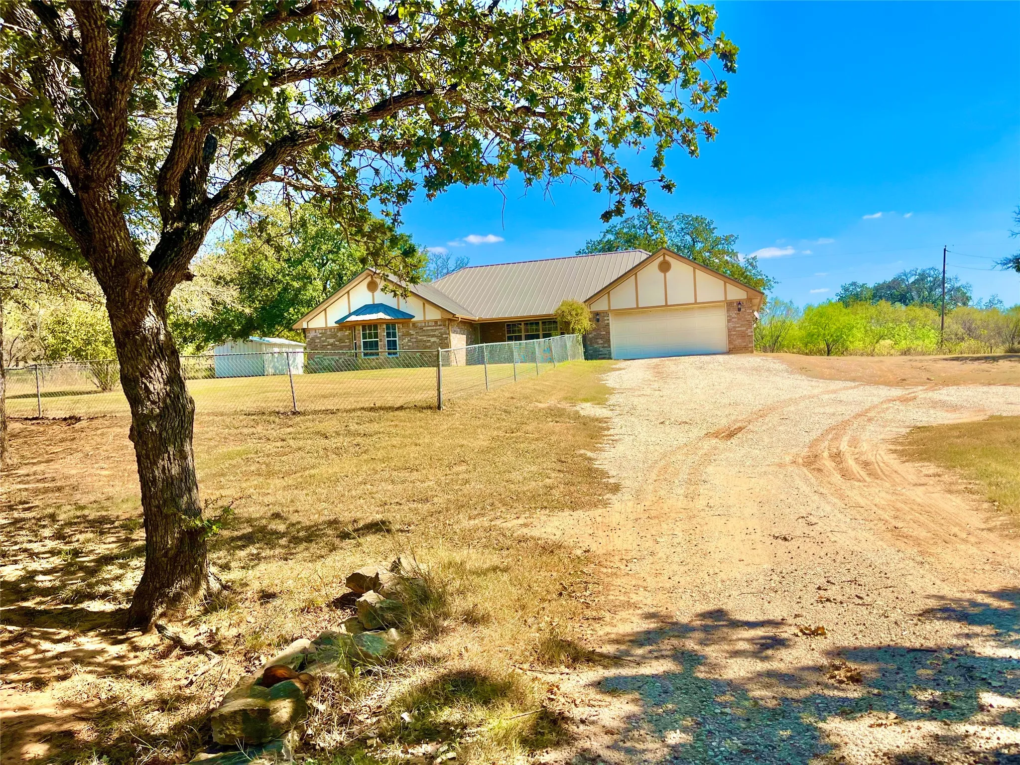 Farm For Sale in Hamilton County , 1340 N US Hwy 281, Hamilton, Texas 76531, 3 Bedroom, 2 Bathroom, 2 Garage spaces, 1,891 Sqft, built in 2002, mls#21179407, Real Estate Agent in Hamilton, Homes For Sale in Hamilton county, Homes For Sale in Hamilton, Realtor in Hamilton Texas, Real Estate Brokerage Independent Realty Texas, Luminita Cordes Realtor