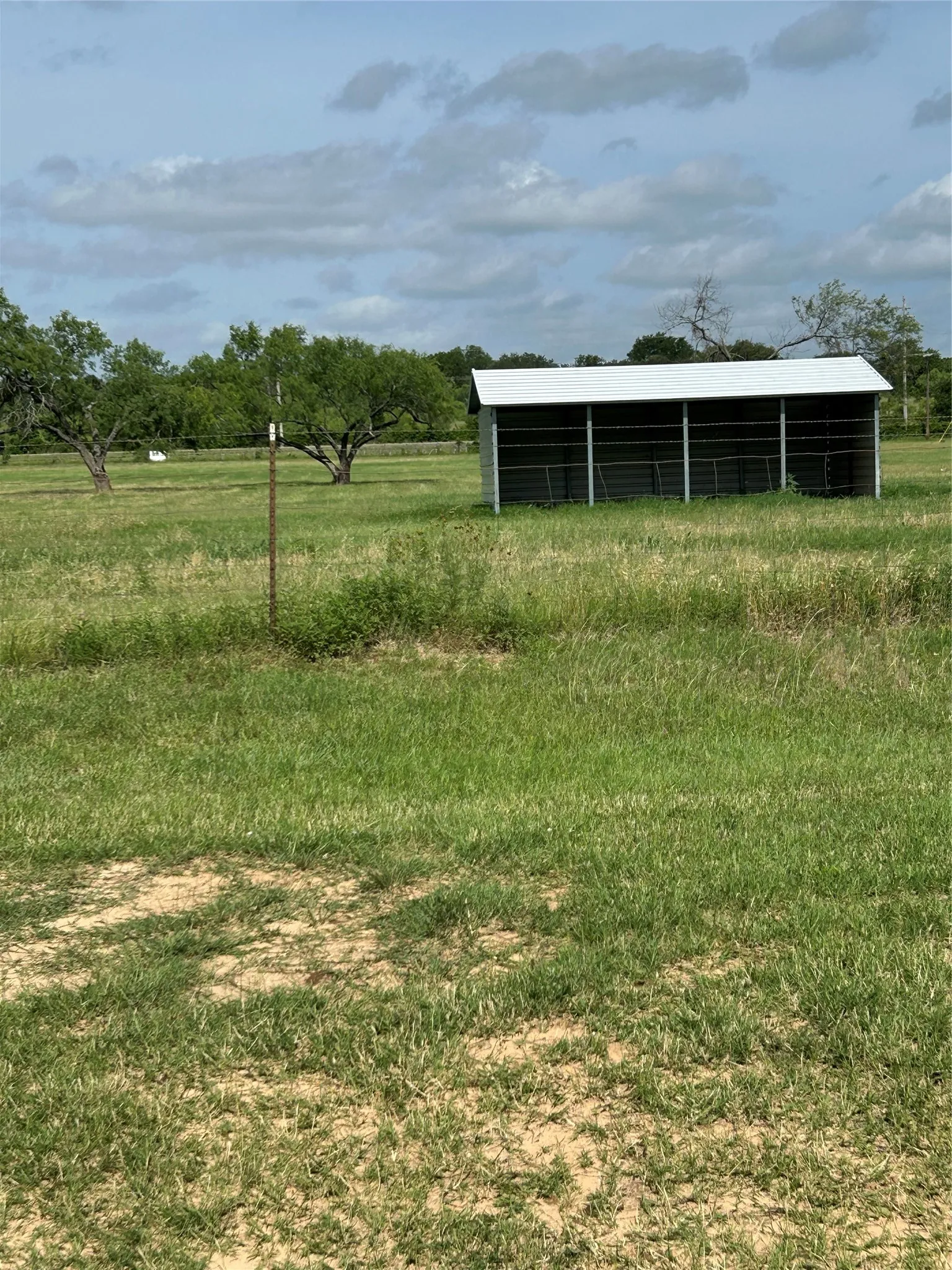 Farm For Sale in Hamilton County , 1340 N US Hwy 281, Hamilton, Texas 76531, 3 Bedroom, 2 Bathroom, 2 Garage spaces, 1,891 Sqft, built in 2002, mls#21179407, Real Estate Agent in Hamilton, Homes For Sale in Hamilton county, Homes For Sale in Hamilton, Realtor in Hamilton Texas, Real Estate Brokerage Independent Realty Texas, Luminita Cordes Realtor