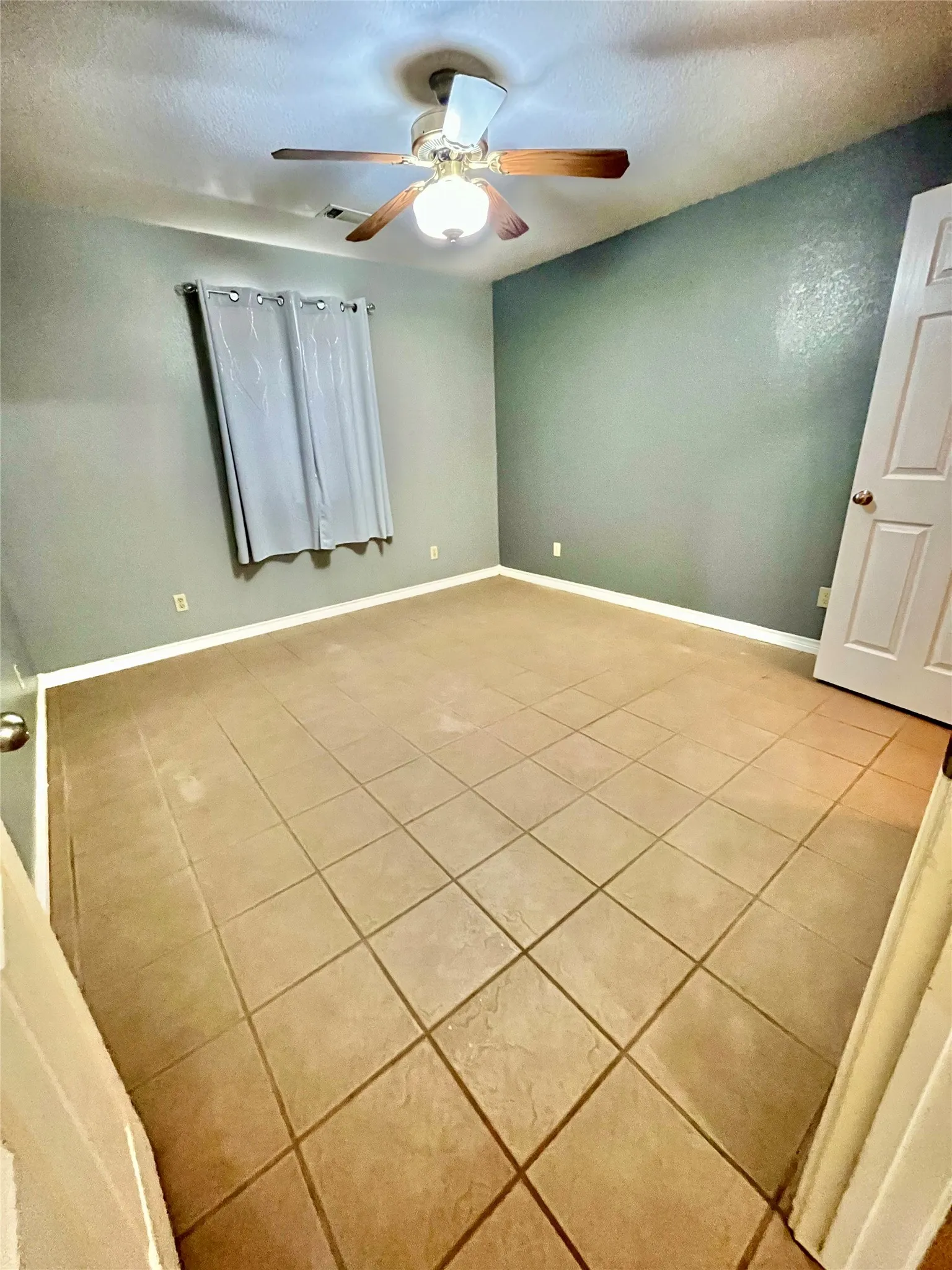 Farm For Sale in Hamilton County , 1340 N US Hwy 281, Hamilton, Texas 76531, 3 Bedroom, 2 Bathroom, 2 Garage spaces, 1,891 Sqft, built in 2002, mls#21179407, Real Estate Agent in Hamilton, Homes For Sale in Hamilton county, Homes For Sale in Hamilton, Realtor in Hamilton Texas, Real Estate Brokerage Independent Realty Texas, Luminita Cordes Realtor