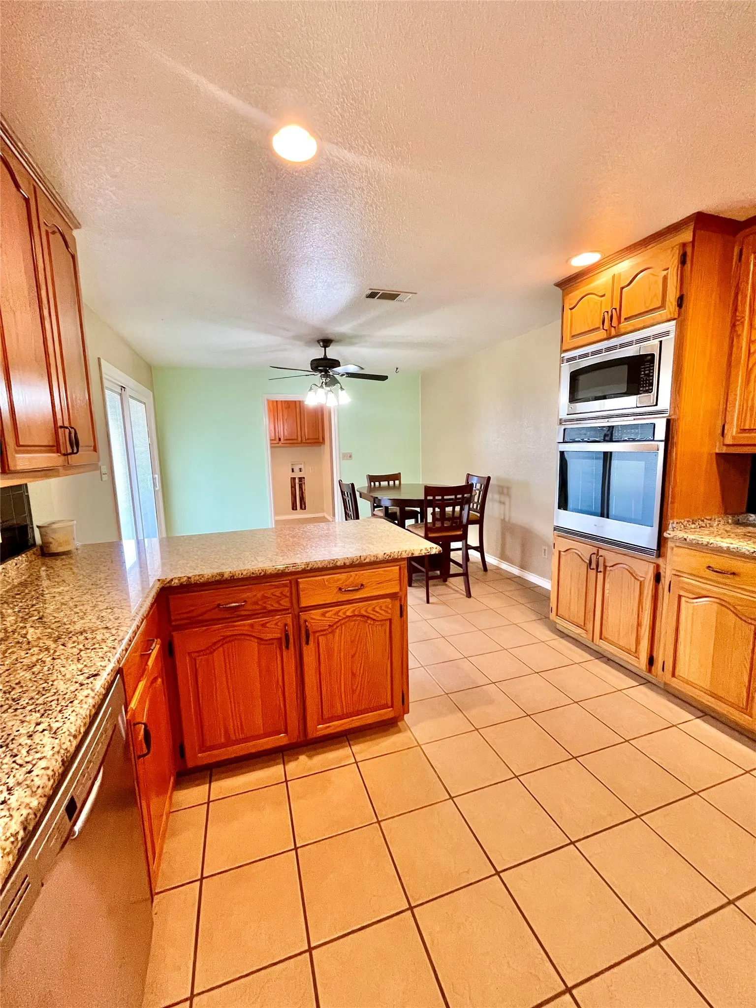 Farm For Sale in Hamilton County , 1340 N US Hwy 281, Hamilton, Texas 76531, 3 Bedroom, 2 Bathroom, 2 Garage spaces, 1,891 Sqft, built in 2002, mls#21179407, Real Estate Agent in Hamilton, Homes For Sale in Hamilton county, Homes For Sale in Hamilton, Realtor in Hamilton Texas, Real Estate Brokerage Independent Realty Texas, Luminita Cordes Realtor