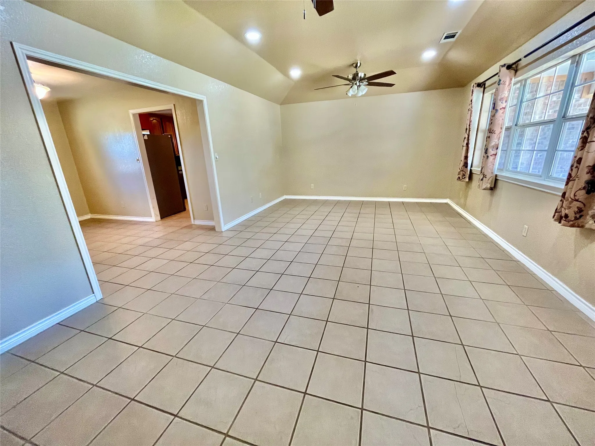Farm For Sale in Hamilton County , 1340 N US Hwy 281, Hamilton, Texas 76531, 3 Bedroom, 2 Bathroom, 2 Garage spaces, 1,891 Sqft, built in 2002, mls#21179407, Real Estate Agent in Hamilton, Homes For Sale in Hamilton county, Homes For Sale in Hamilton, Realtor in Hamilton Texas, Real Estate Brokerage Independent Realty Texas, Luminita Cordes Realtor