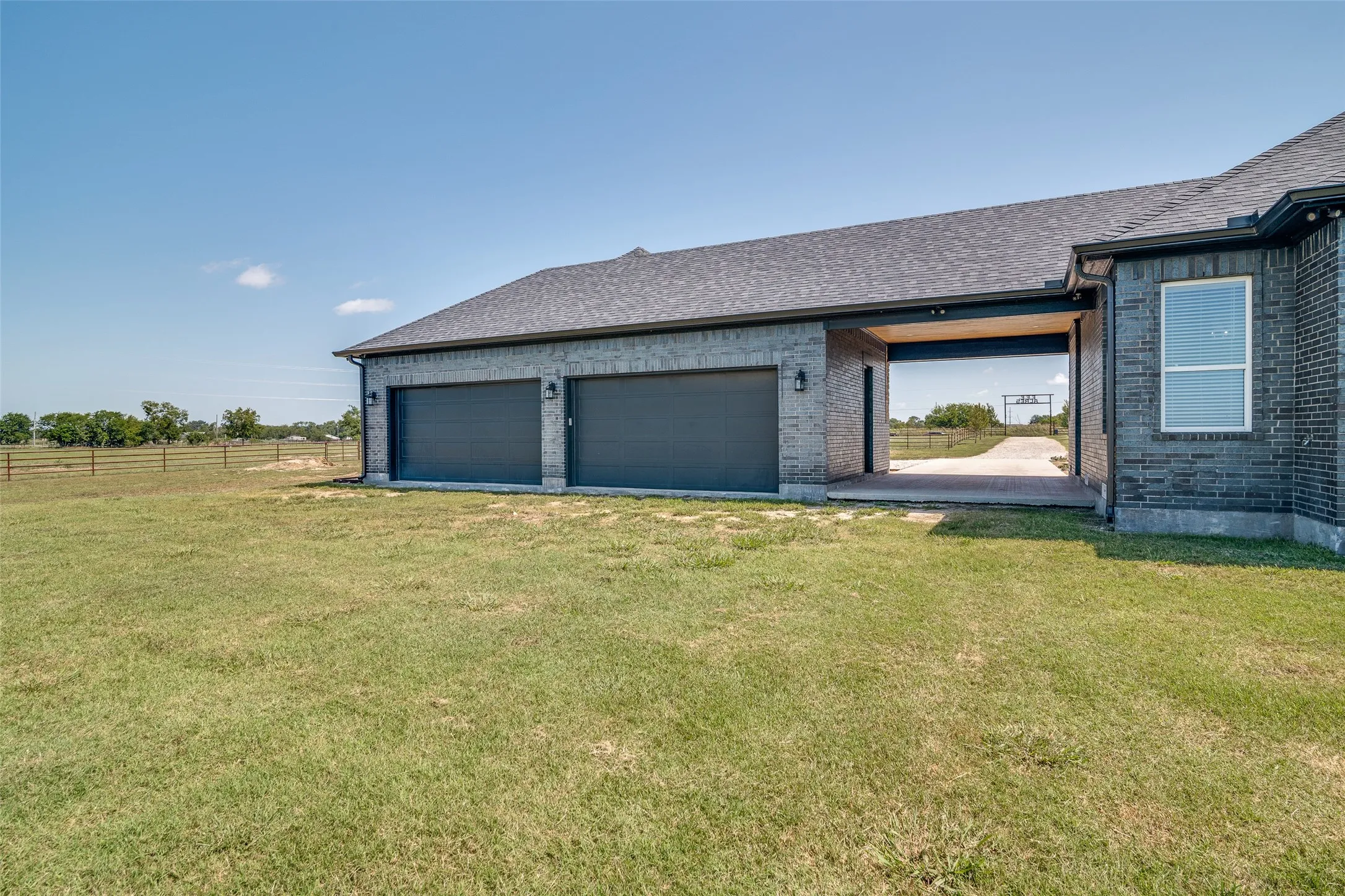 Single Family Residence For Sale in Van Zandt County , 1010 VZ County Road 3415 Tract 2, Wills Point, Texas 75169, 3 Bedroom, 4 Bathroom, 4 Garage spaces, 3,364 Sqft, built in 2023, Preowned, mls#21181654, Real Estate Agent in Wills Point, Homes For Sale in Van Zandt county, Homes For Sale in Wills Point, Realtor in Wills Point Texas, Real Estate Brokerage Independent Realty Texas, Luminita Cordes Realtor