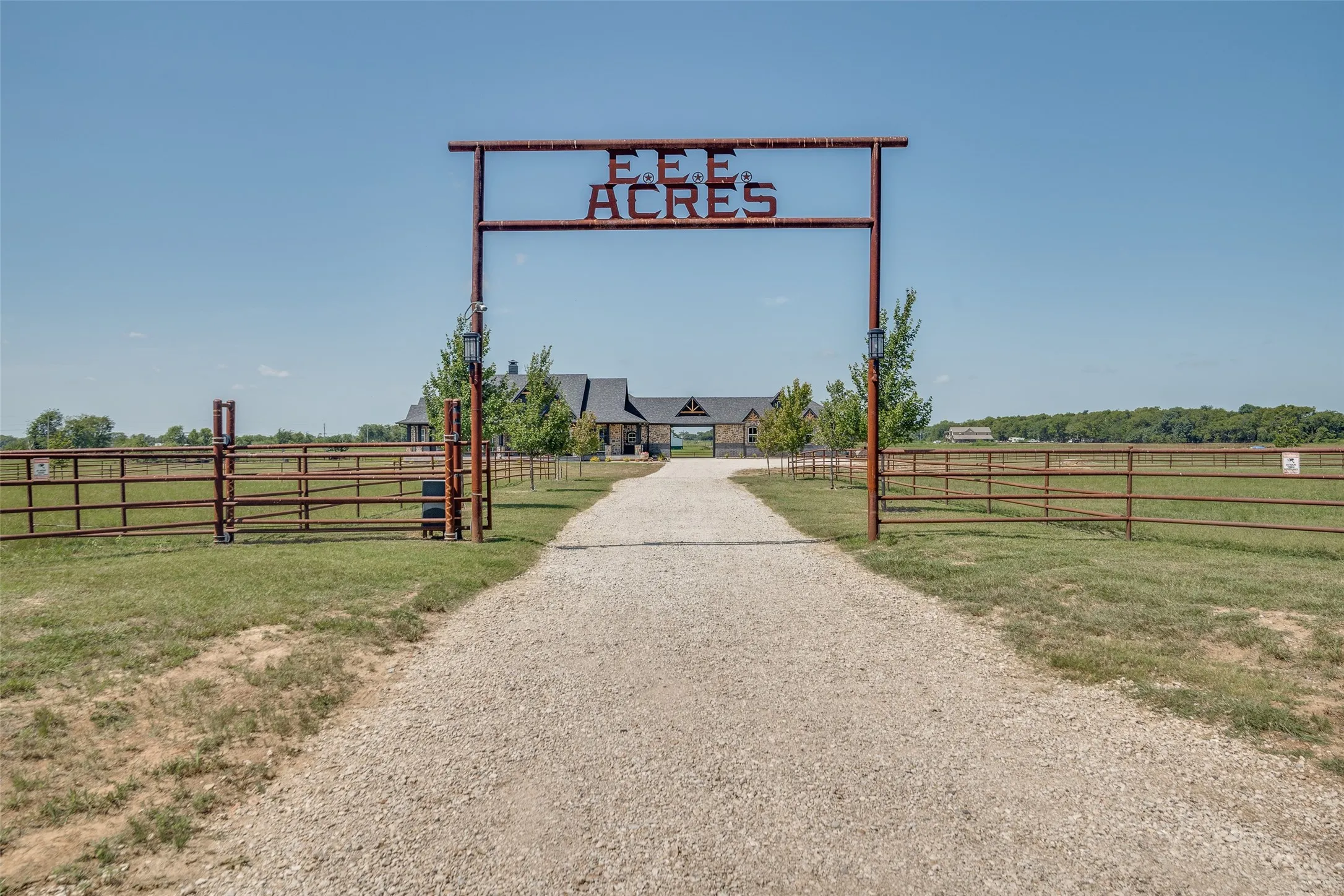 Single Family Residence For Sale in Van Zandt County , 1010 VZ County Road 3415 Tract 2, Wills Point, Texas 75169, 3 Bedroom, 4 Bathroom, 4 Garage spaces, 3,364 Sqft, built in 2023, Preowned, mls#21181654, Real Estate Agent in Wills Point, Homes For Sale in Van Zandt county, Homes For Sale in Wills Point, Realtor in Wills Point Texas, Real Estate Brokerage Independent Realty Texas, Luminita Cordes Realtor