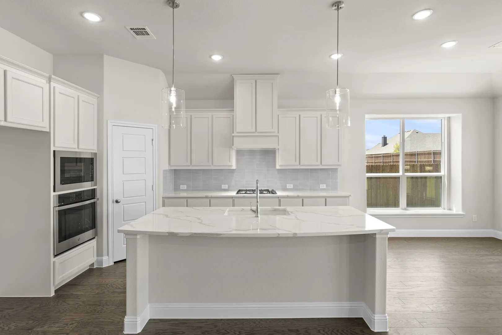 14. 406 Heritage - Kitchen