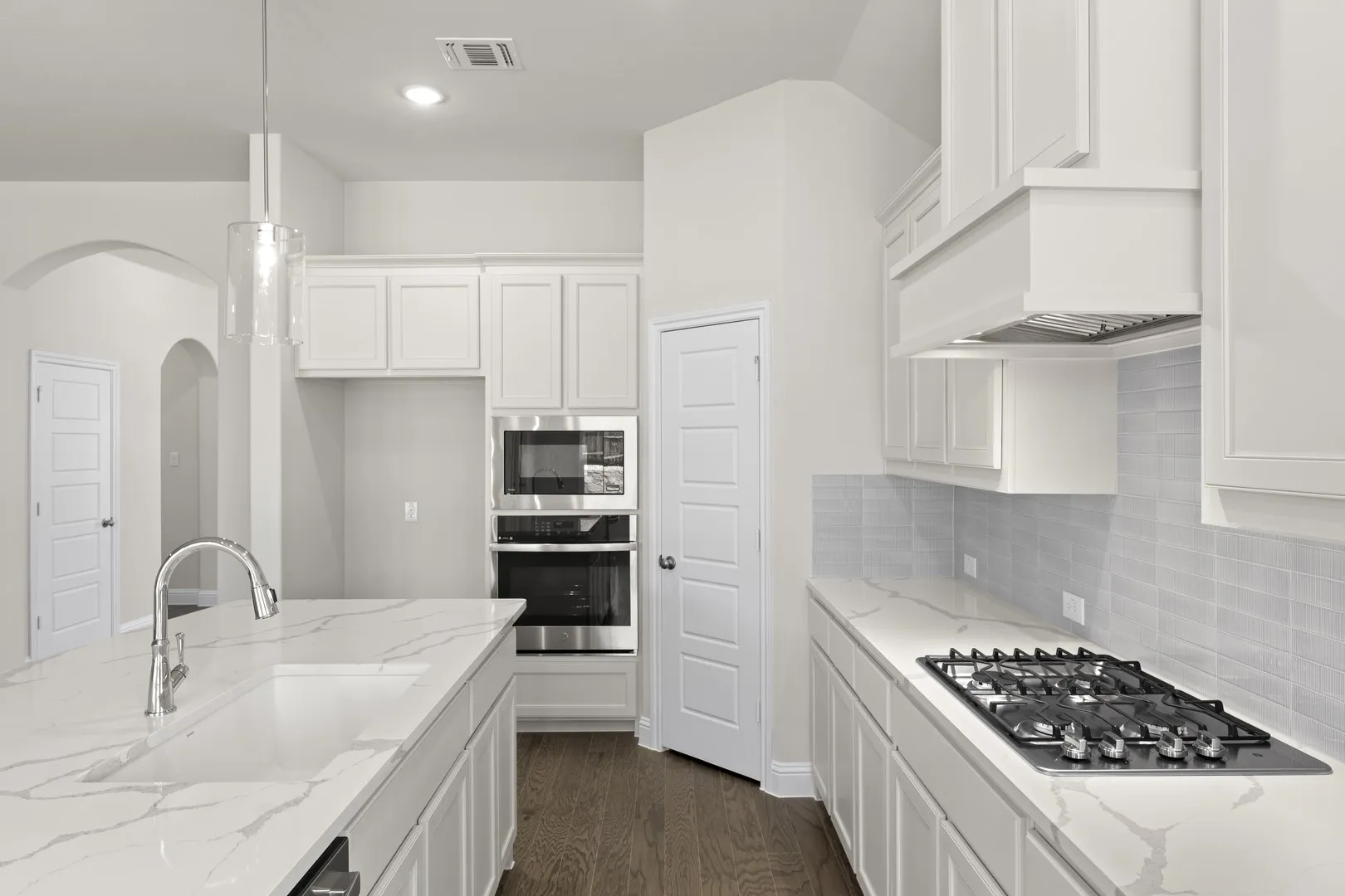 16. 406 Heritage - Kitchen (3)