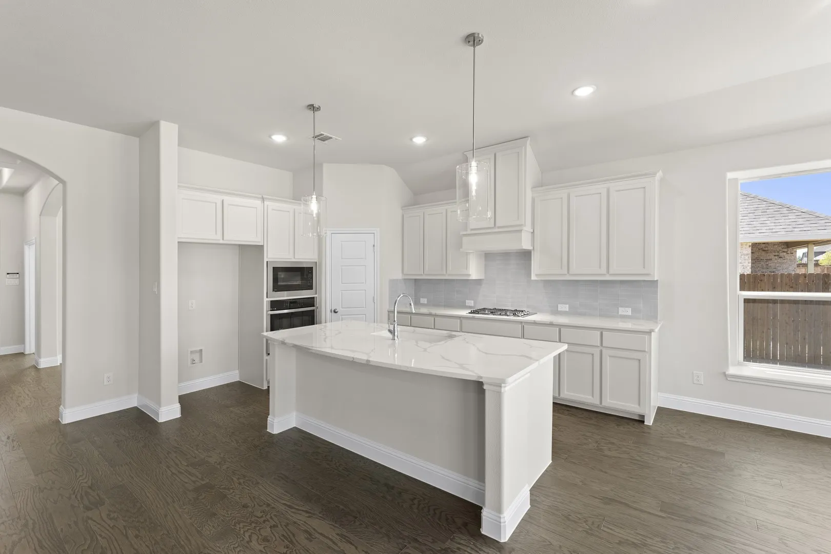 15. 406 Heritage - Kitchen (2)