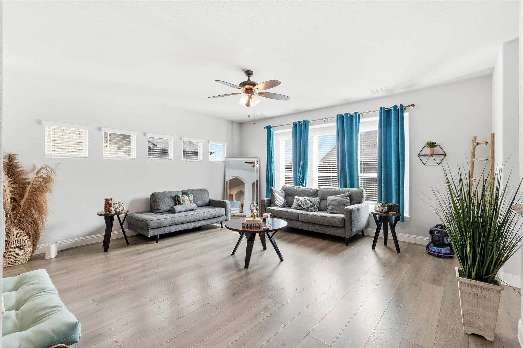 Single Family Residence For Sale in Denton County , 1220 Thrasher Drive, Little Elm, Texas 75068, 4 Bedroom, 4 Bathroom, 2 Garage spaces, 3,106 Sqft, built in 2020, Preowned, Price $474,000, mls#21181929, Real Estate Agent in Little Elm, Homes For Sale in Denton county, Homes For Sale in Little Elm, Realtor in Little Elm Texas, Real Estate Brokerage Independent Realty Texas, Luminita Cordes Realtor