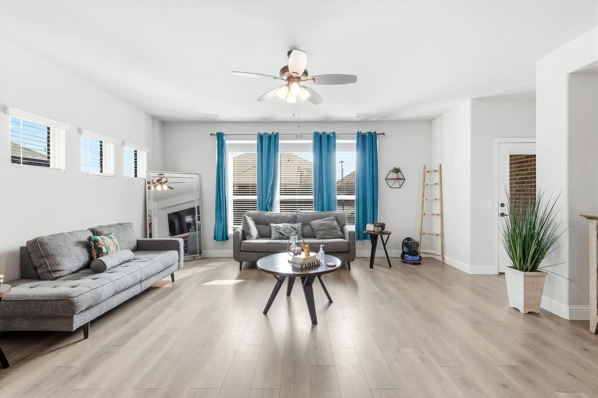 Single Family Residence For Sale in Denton County , 1220 Thrasher Drive, Little Elm, Texas 75068, 4 Bedroom, 4 Bathroom, 2 Garage spaces, 3,106 Sqft, built in 2020, Preowned, Price $474,000, mls#21181929, Real Estate Agent in Little Elm, Homes For Sale in Denton county, Homes For Sale in Little Elm, Realtor in Little Elm Texas, Real Estate Brokerage Independent Realty Texas, Luminita Cordes Realtor