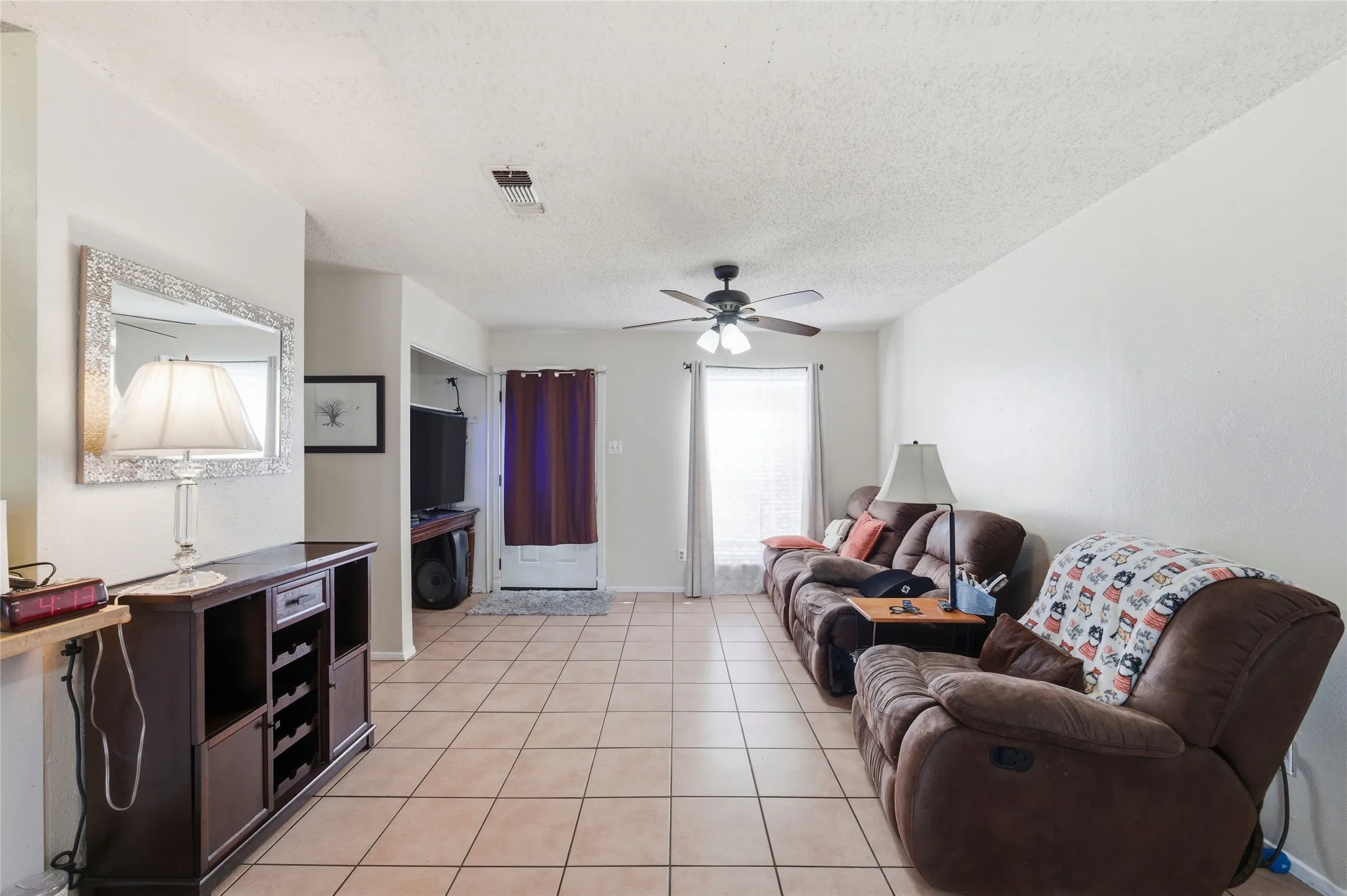 Single Family Residence For Sale in Dallas County , 715 Sun Valley Drive, Duncanville, Texas 75116, 3 Bedroom, 1 Bathroom, Garage spaces, 1,047 Sqft, built in 1980, Preowned, mls#21181630, Real Estate Agent in Duncanville, Homes For Sale in Dallas county, Homes For Sale in Duncanville, Realtor in Duncanville Texas, Real Estate Brokerage Independent Realty Texas, Luminita Cordes Realtor