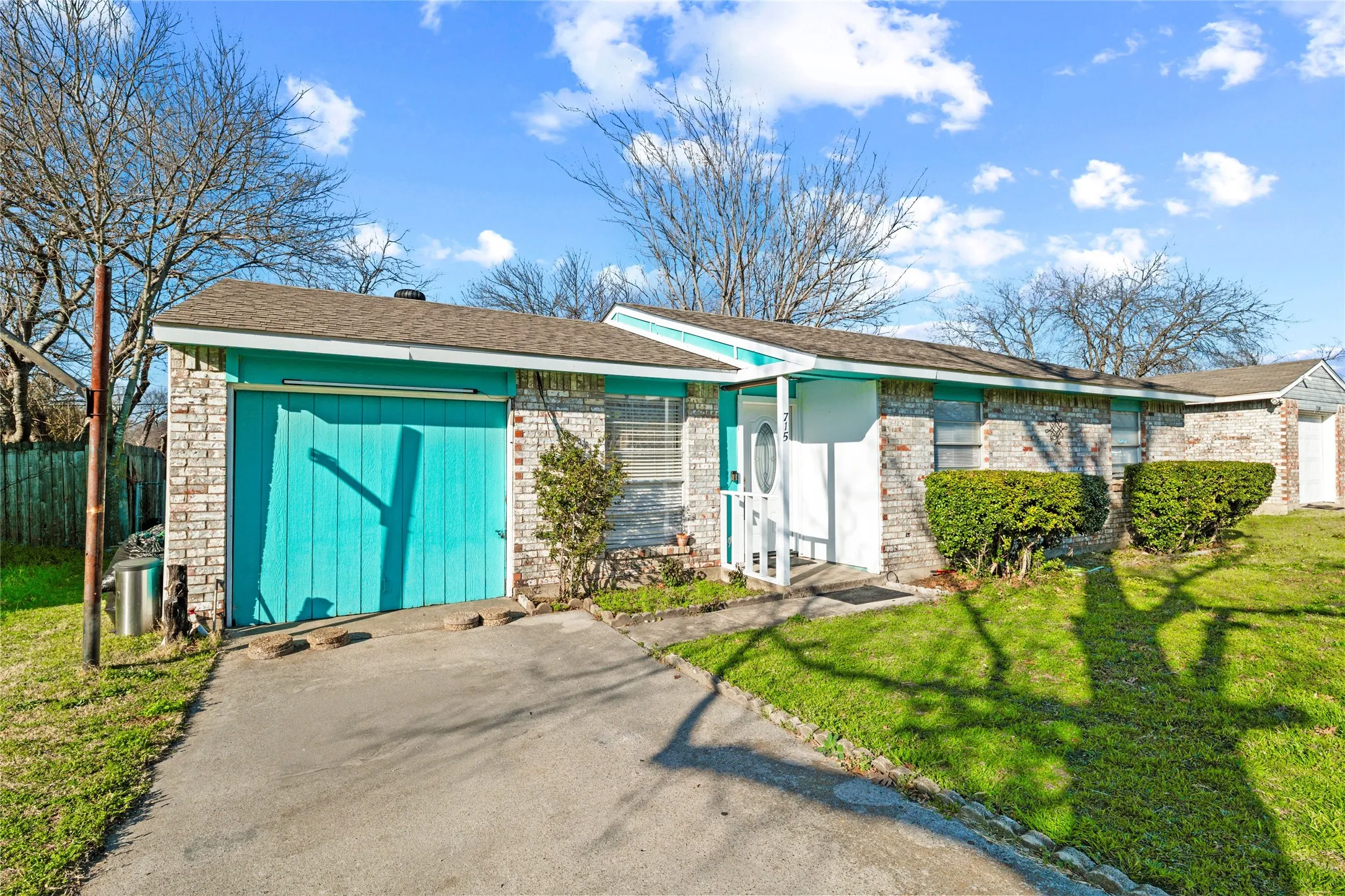 Single Family Residence For Sale in Dallas County , 715 Sun Valley Drive, Duncanville, Texas 75116, 3 Bedroom, 1 Bathroom, Garage spaces, 1,047 Sqft, built in 1980, Preowned, mls#21181630, Real Estate Agent in Duncanville, Homes For Sale in Dallas county, Homes For Sale in Duncanville, Realtor in Duncanville Texas, Real Estate Brokerage Independent Realty Texas, Luminita Cordes Realtor