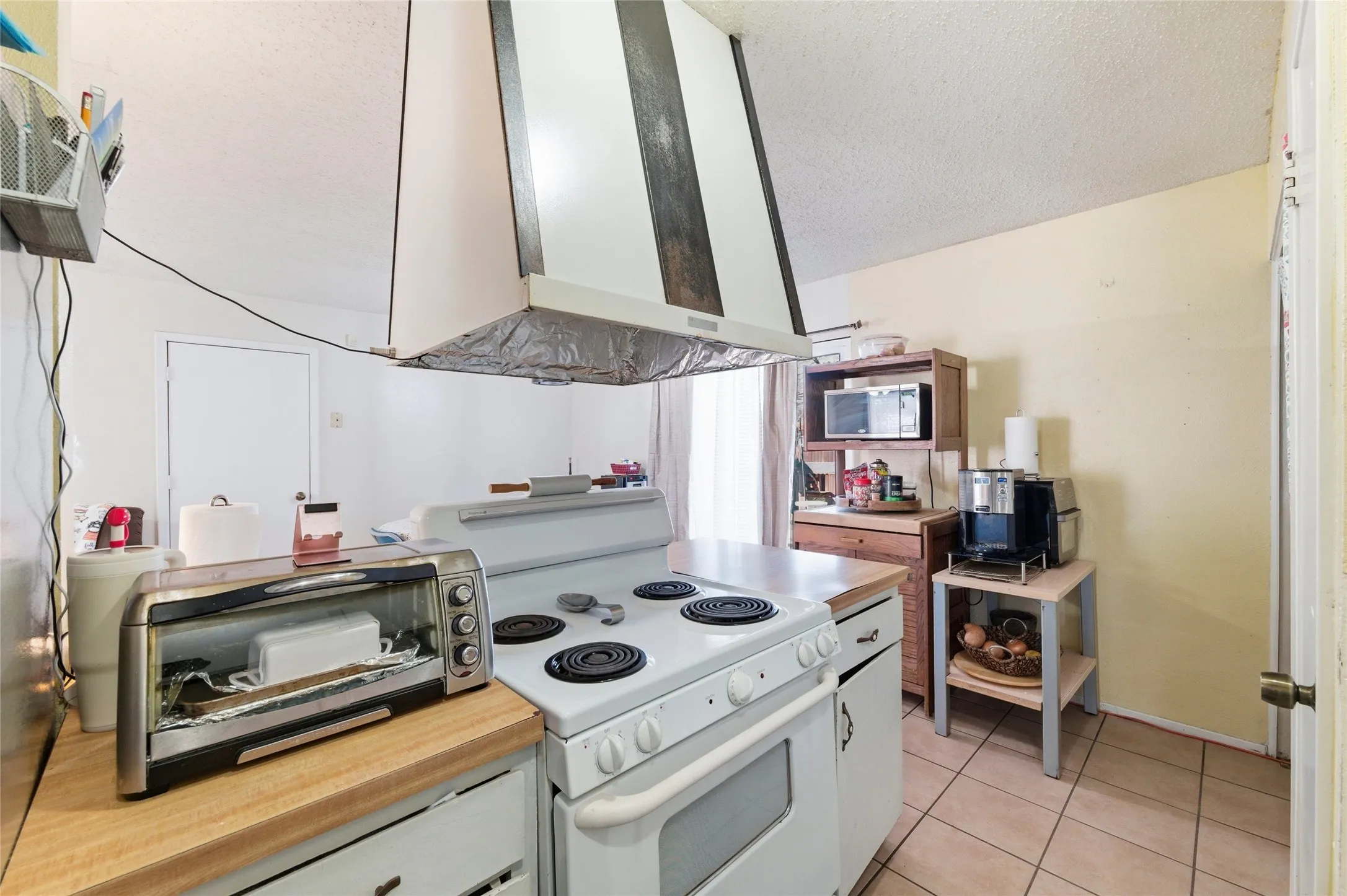 Single Family Residence For Sale in Dallas County , 715 Sun Valley Drive, Duncanville, Texas 75116, 3 Bedroom, 1 Bathroom, Garage spaces, 1,047 Sqft, built in 1980, Preowned, mls#21181630, Real Estate Agent in Duncanville, Homes For Sale in Dallas county, Homes For Sale in Duncanville, Realtor in Duncanville Texas, Real Estate Brokerage Independent Realty Texas, Luminita Cordes Realtor