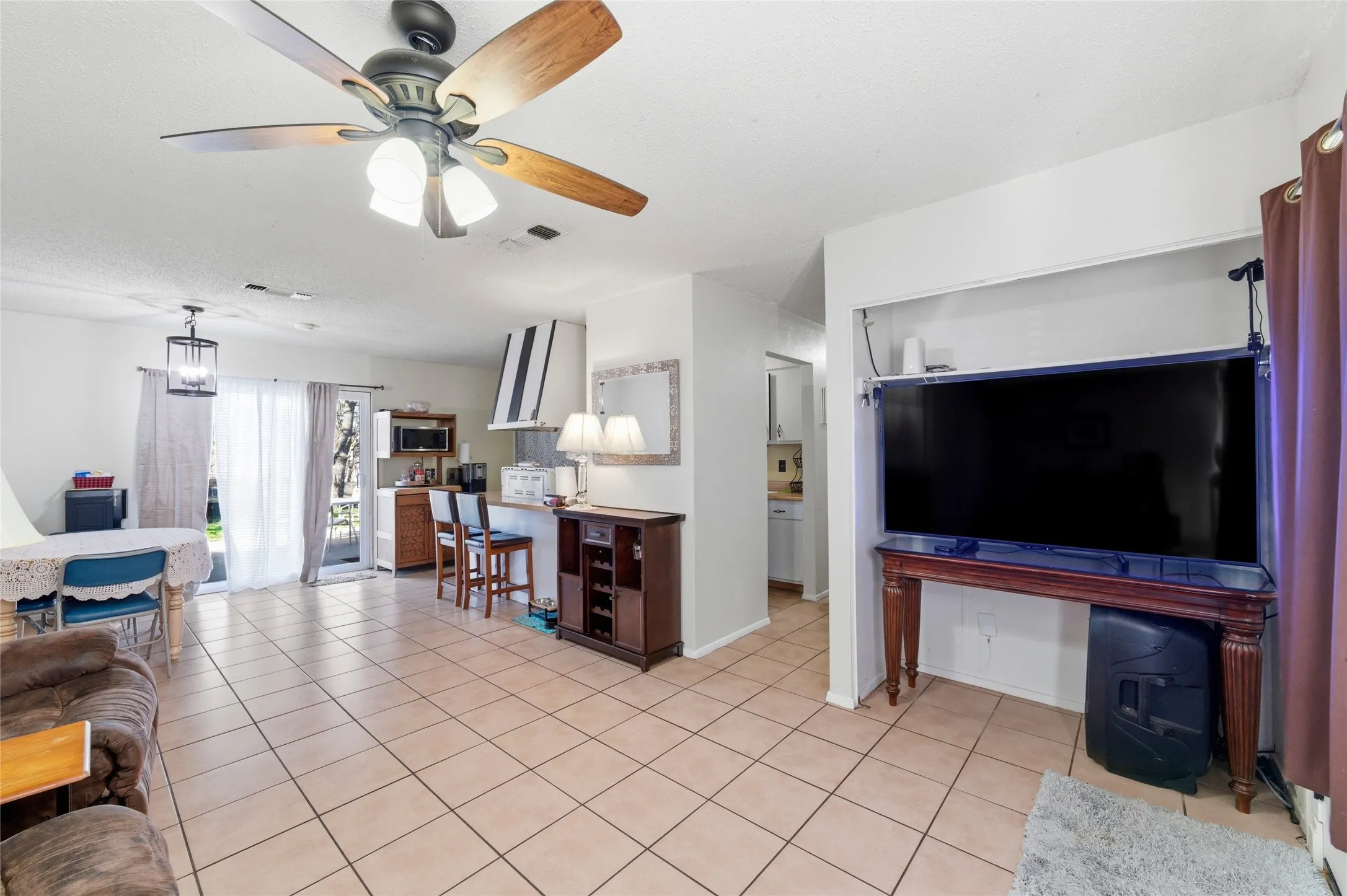 Single Family Residence For Sale in Dallas County , 715 Sun Valley Drive, Duncanville, Texas 75116, 3 Bedroom, 1 Bathroom, Garage spaces, 1,047 Sqft, built in 1980, Preowned, mls#21181630, Real Estate Agent in Duncanville, Homes For Sale in Dallas county, Homes For Sale in Duncanville, Realtor in Duncanville Texas, Real Estate Brokerage Independent Realty Texas, Luminita Cordes Realtor