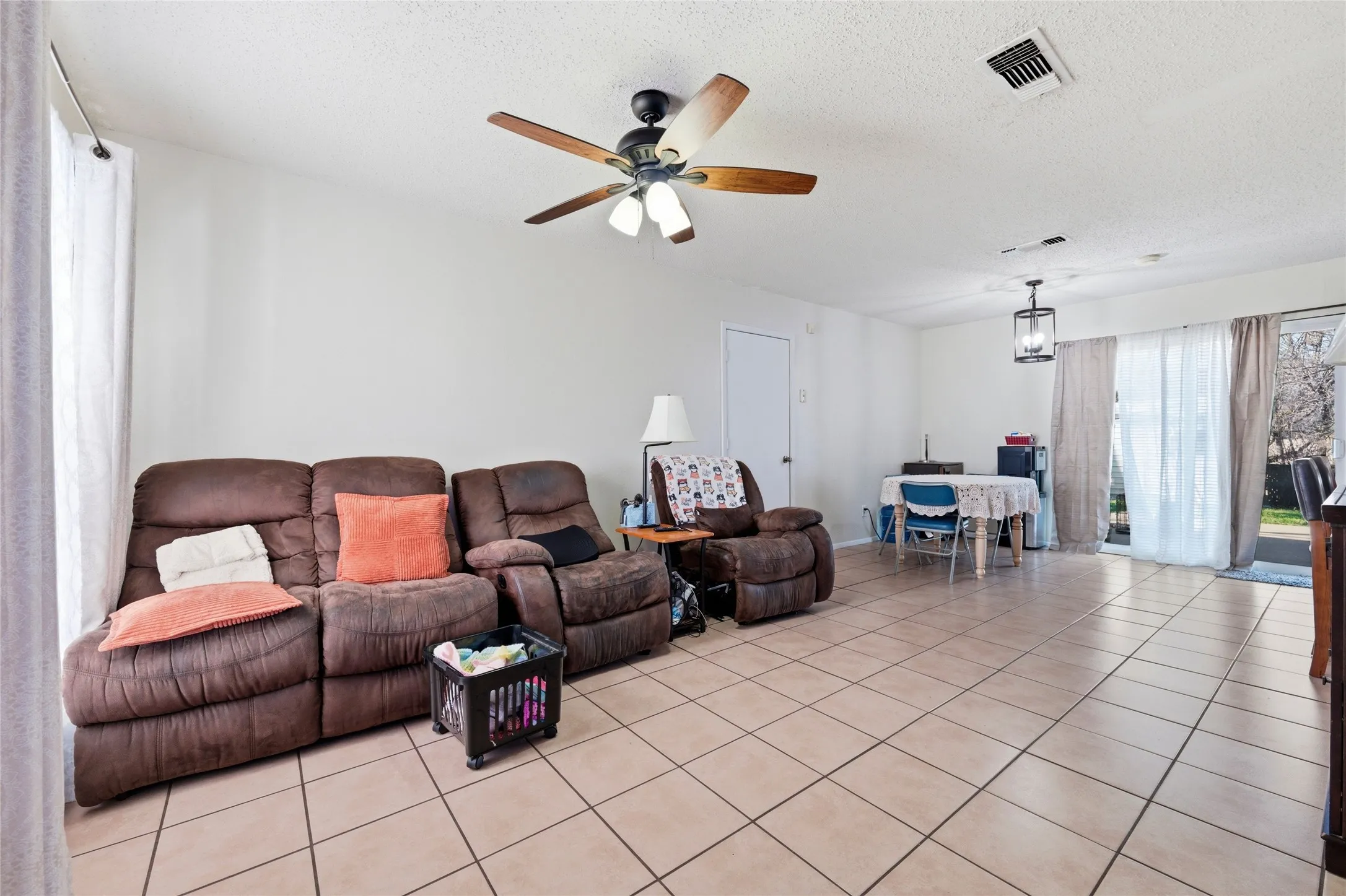 Single Family Residence For Sale in Dallas County , 715 Sun Valley Drive, Duncanville, Texas 75116, 3 Bedroom, 1 Bathroom, Garage spaces, 1,047 Sqft, built in 1980, Preowned, mls#21181630, Real Estate Agent in Duncanville, Homes For Sale in Dallas county, Homes For Sale in Duncanville, Realtor in Duncanville Texas, Real Estate Brokerage Independent Realty Texas, Luminita Cordes Realtor
