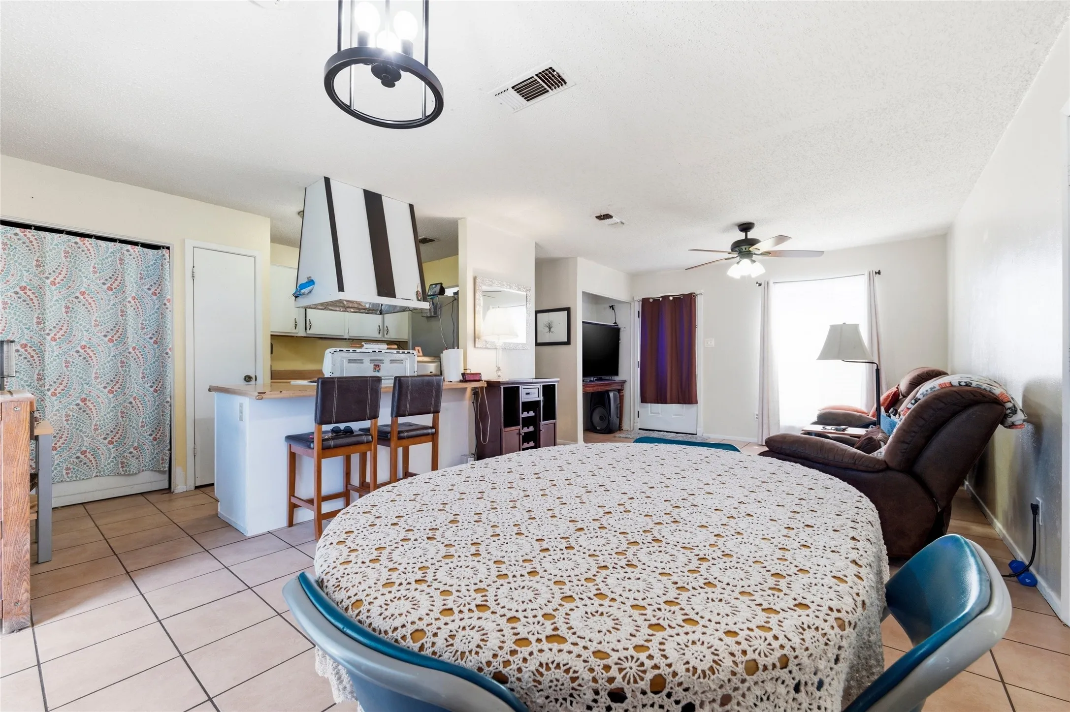 Single Family Residence For Sale in Dallas County , 715 Sun Valley Drive, Duncanville, Texas 75116, 3 Bedroom, 1 Bathroom, Garage spaces, 1,047 Sqft, built in 1980, Preowned, mls#21181630, Real Estate Agent in Duncanville, Homes For Sale in Dallas county, Homes For Sale in Duncanville, Realtor in Duncanville Texas, Real Estate Brokerage Independent Realty Texas, Luminita Cordes Realtor