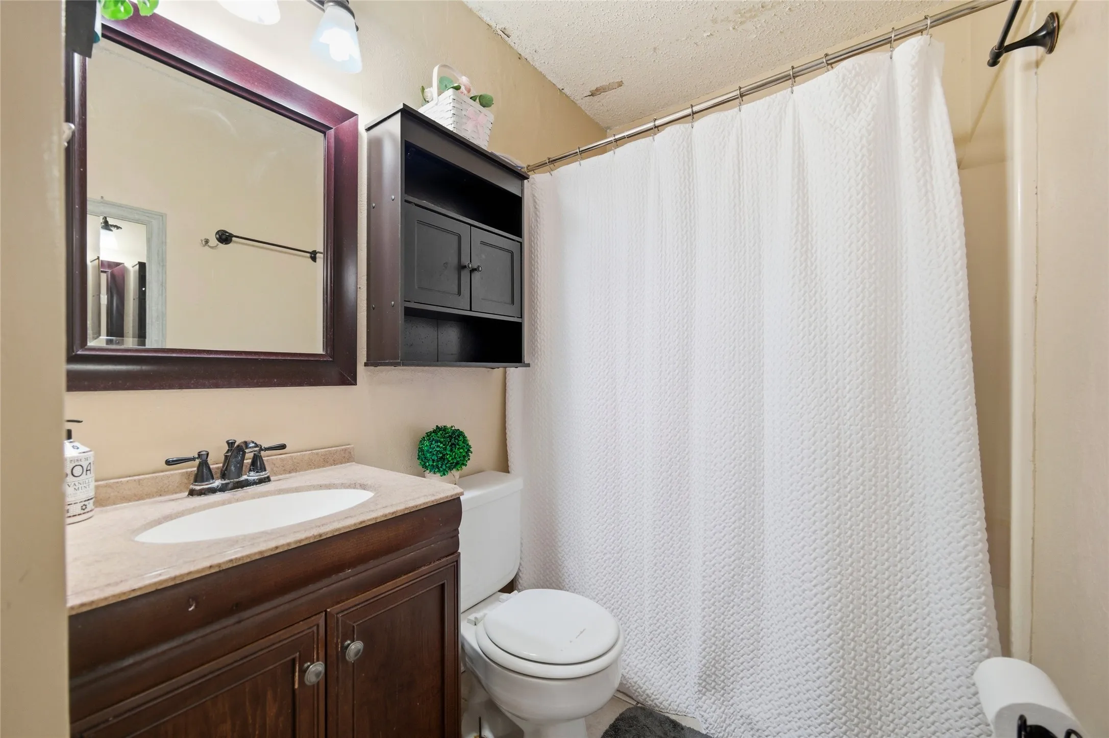 Single Family Residence For Sale in Dallas County , 715 Sun Valley Drive, Duncanville, Texas 75116, 3 Bedroom, 1 Bathroom, Garage spaces, 1,047 Sqft, built in 1980, Preowned, mls#21181630, Real Estate Agent in Duncanville, Homes For Sale in Dallas county, Homes For Sale in Duncanville, Realtor in Duncanville Texas, Real Estate Brokerage Independent Realty Texas, Luminita Cordes Realtor