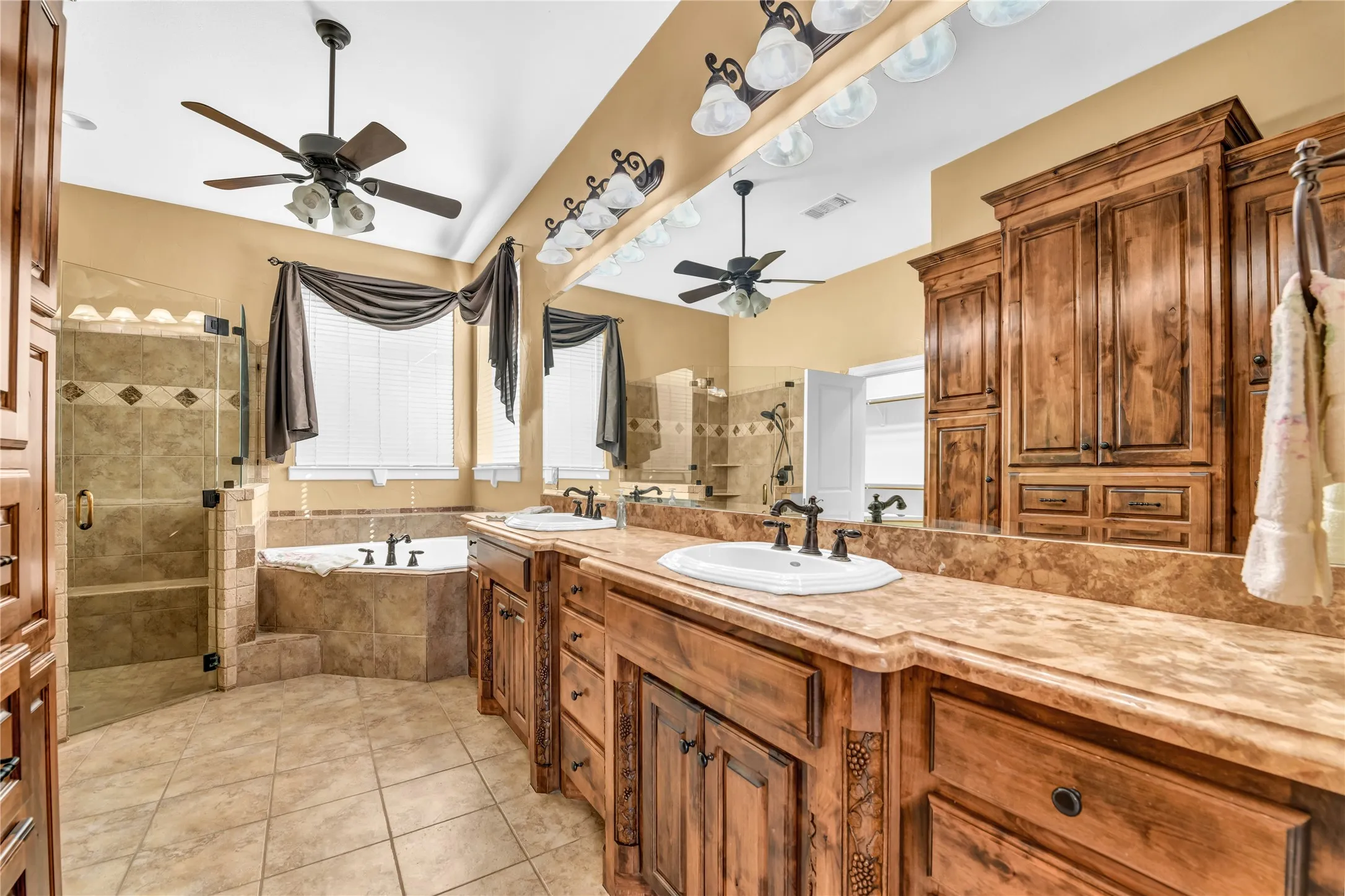 Single Family Residence For Sale in Parker County , 116 Mc Clintock Court, Weatherford, Texas 76088, 4 Bedrooms, 5 Bathrooms, 4 Garage spaces, 4,724 Sqft, built in 2004, Price $999,999, mls#21182134, Real Estate Agent in Weatherford, Homes For Sale in Parker county, Homes For Sale in Weatherford, Realtor in Weatherford Texas, Real Estate Brokerage Independent Realty Texas, Luminita Cordes Realtor