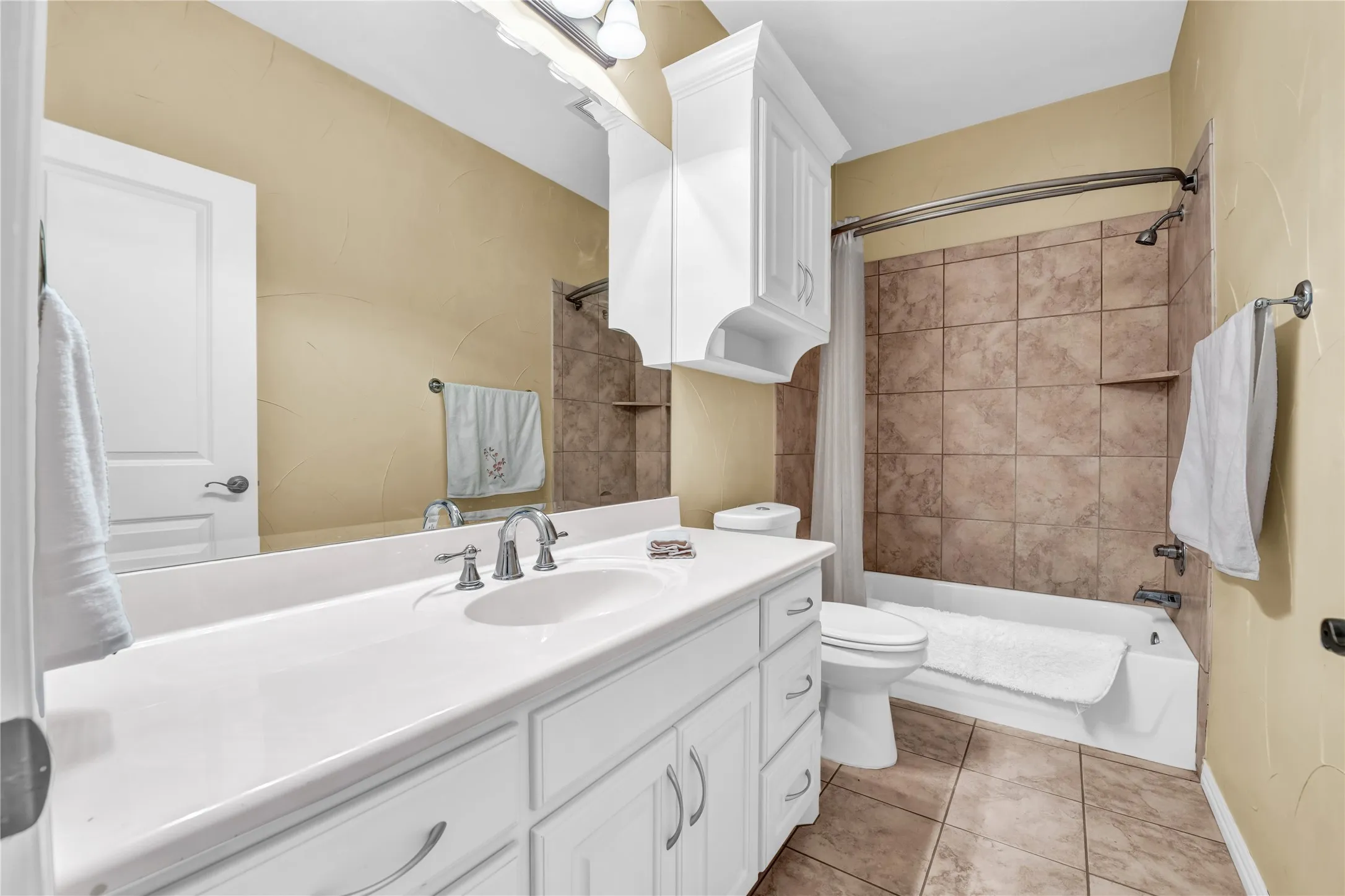 Single Family Residence For Sale in Parker County , 116 Mc Clintock Court, Weatherford, Texas 76088, 4 Bedrooms, 5 Bathrooms, 4 Garage spaces, 4,724 Sqft, built in 2004, Price $999,999, mls#21182134, Real Estate Agent in Weatherford, Homes For Sale in Parker county, Homes For Sale in Weatherford, Realtor in Weatherford Texas, Real Estate Brokerage Independent Realty Texas, Luminita Cordes Realtor
