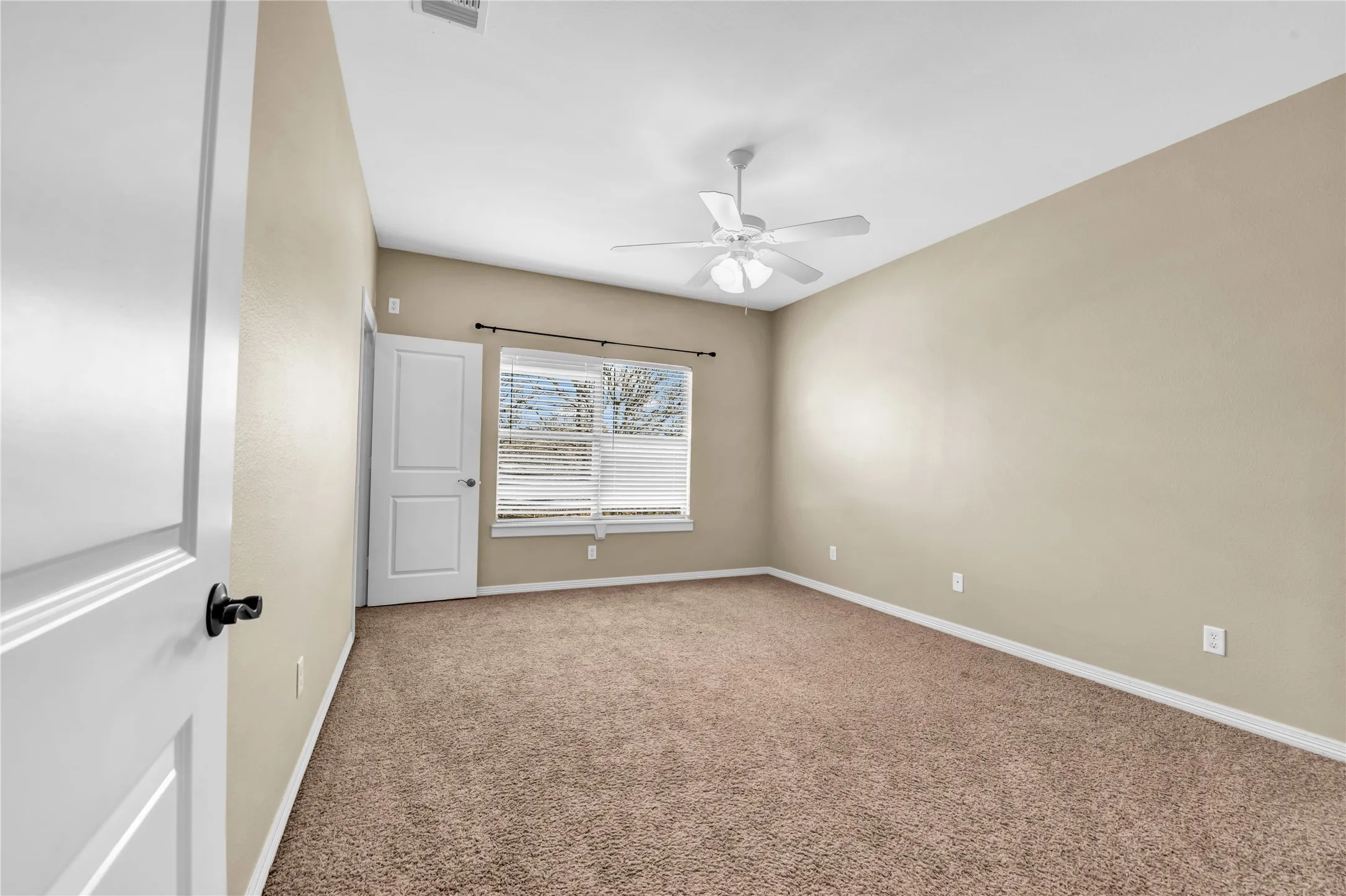 Single Family Residence For Sale in Parker County , 116 Mc Clintock Court, Weatherford, Texas 76088, 4 Bedrooms, 5 Bathrooms, 4 Garage spaces, 4,724 Sqft, built in 2004, Price $999,999, mls#21182134, Real Estate Agent in Weatherford, Homes For Sale in Parker county, Homes For Sale in Weatherford, Realtor in Weatherford Texas, Real Estate Brokerage Independent Realty Texas, Luminita Cordes Realtor