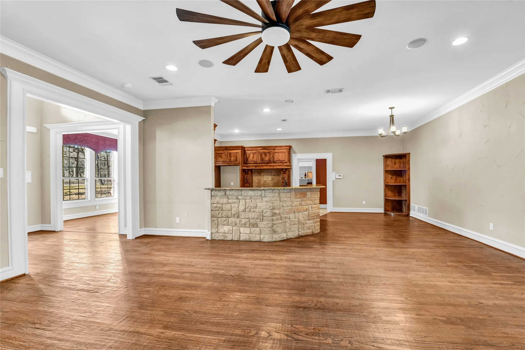 Single Family Residence For Sale in Parker County , 116 Mc Clintock Court, Weatherford, Texas 76088, 4 Bedrooms, 5 Bathrooms, 4 Garage spaces, 4,724 Sqft, built in 2004, Price $999,999, mls#21182134, Real Estate Agent in Weatherford, Homes For Sale in Parker county, Homes For Sale in Weatherford, Realtor in Weatherford Texas, Real Estate Brokerage Independent Realty Texas, Luminita Cordes Realtor